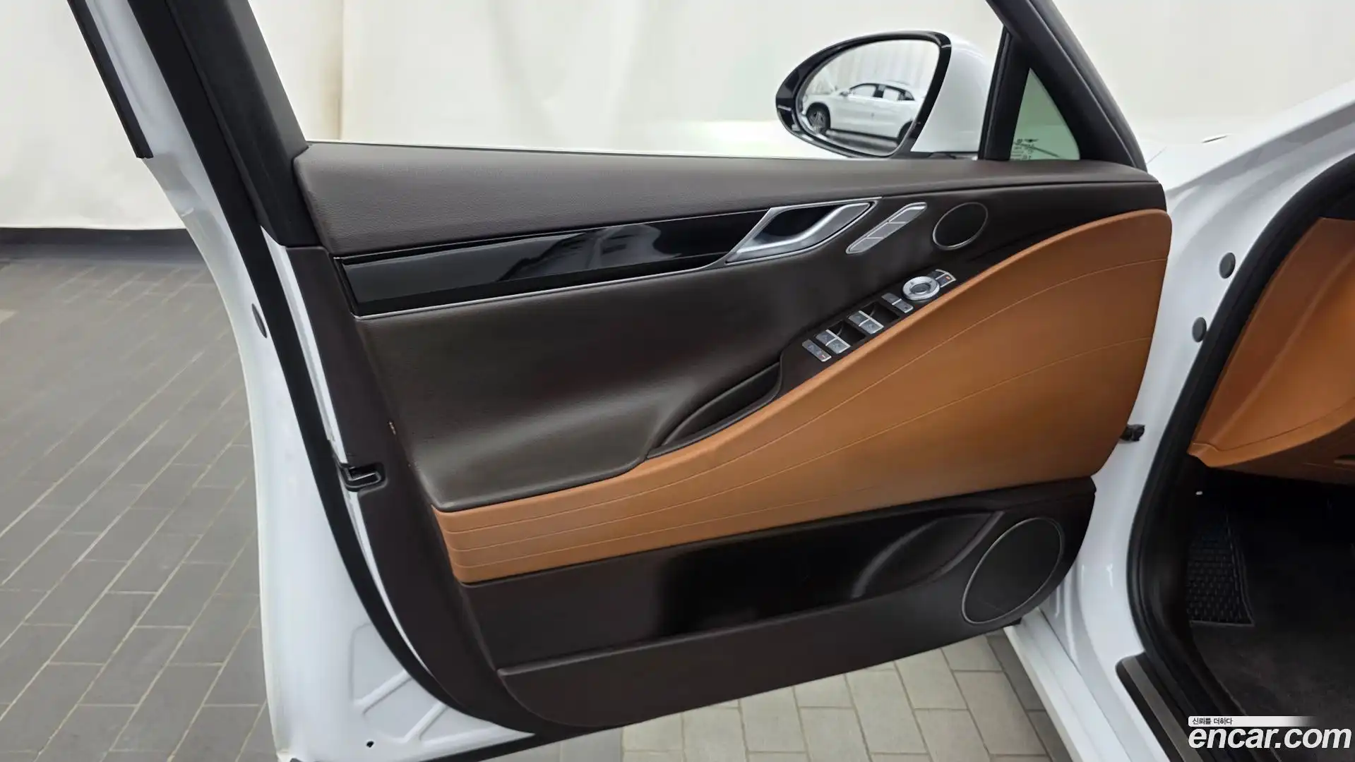 G80 Genesis 2022.3-INNER-034