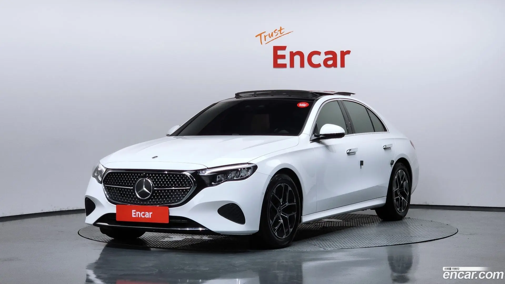 Main__Slider__Photo:E-Class Mercedes-Benz 2025.9-0