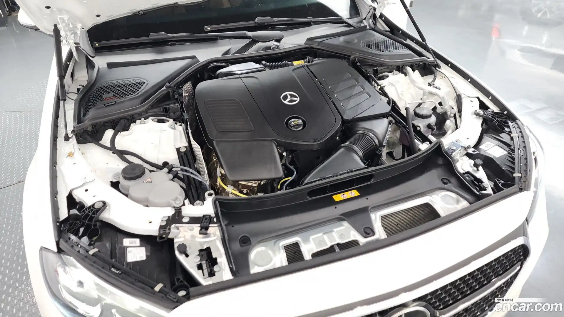 E-Class Mercedes-Benz 2025.9-OUTER-006