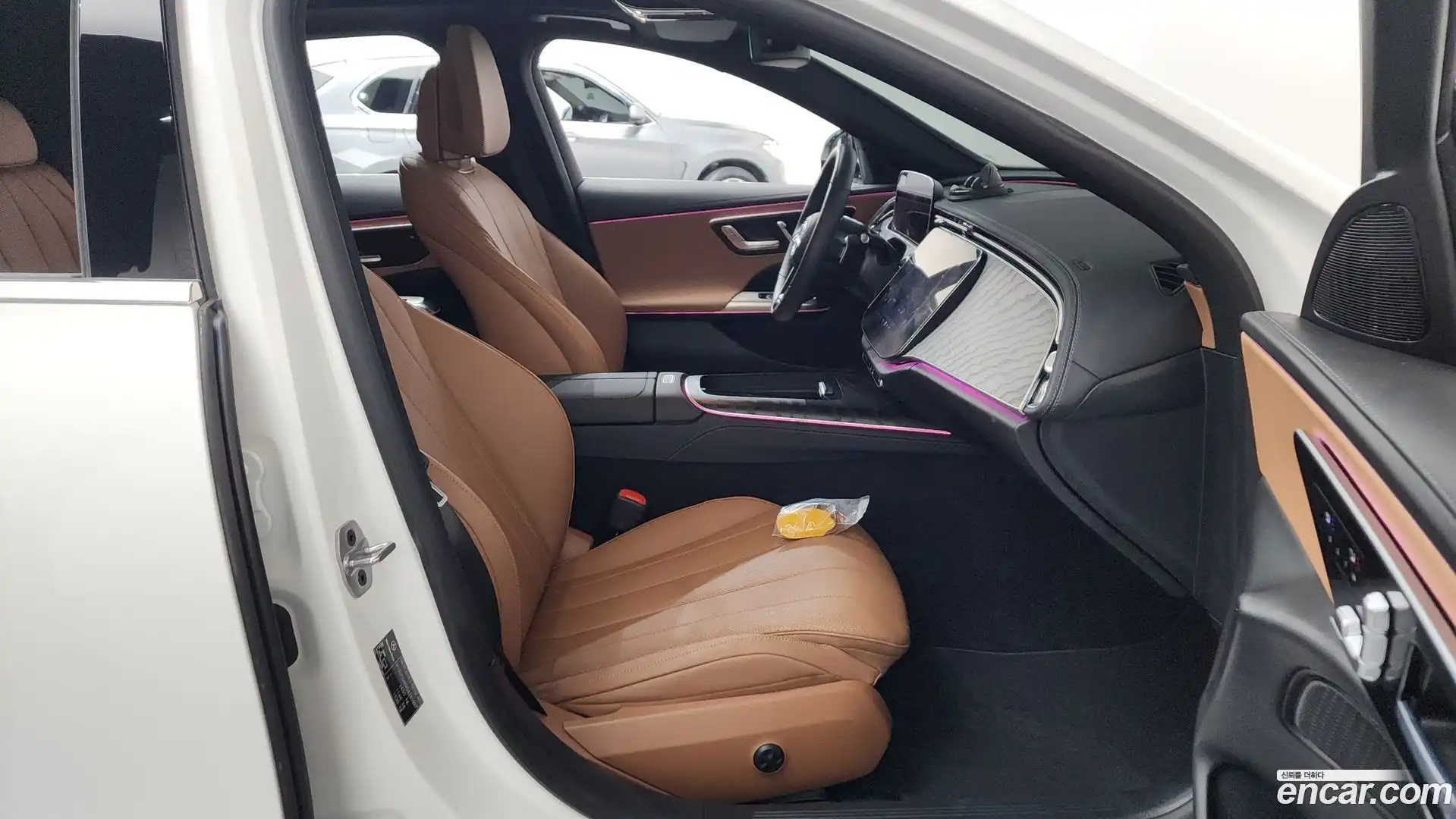 E-Class Mercedes-Benz 2025.9-INNER-036