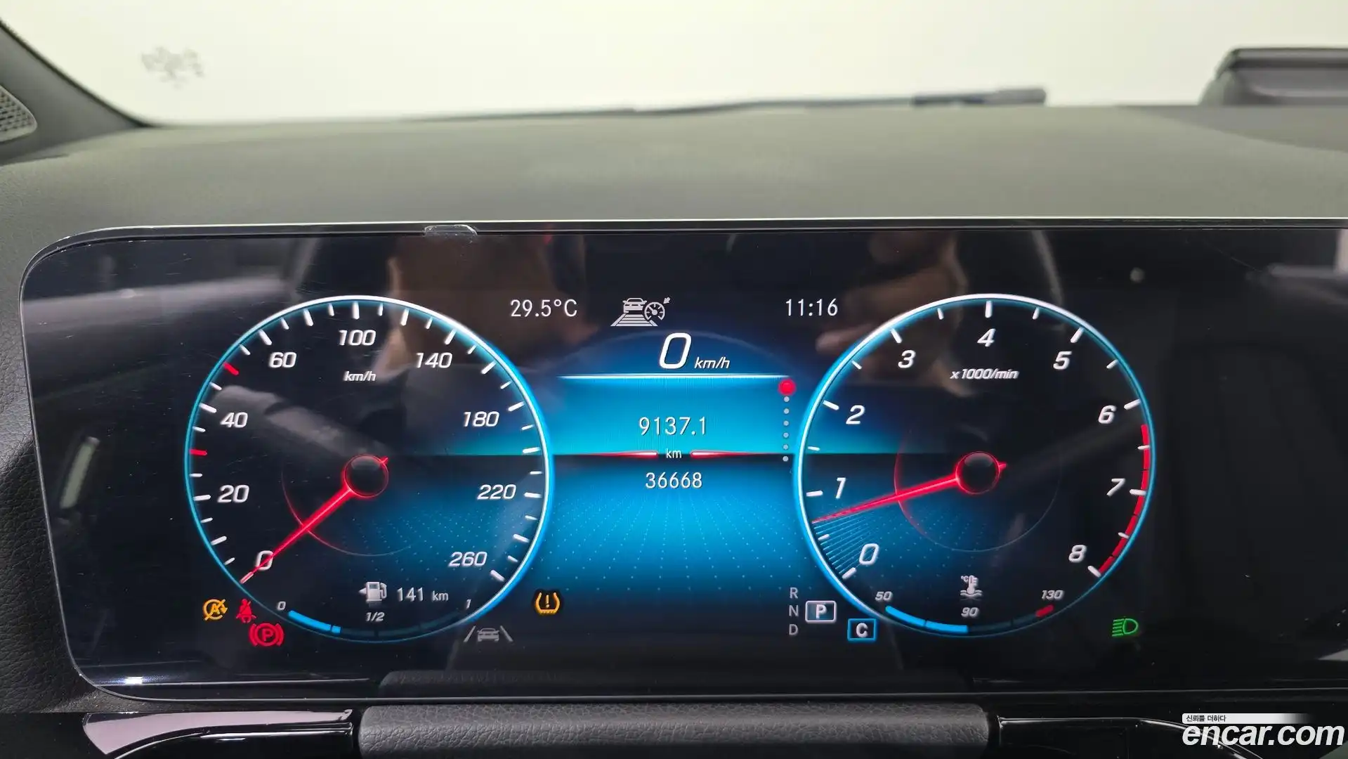 GLA-Class Mercedes-Benz 2021.7-INNER-008