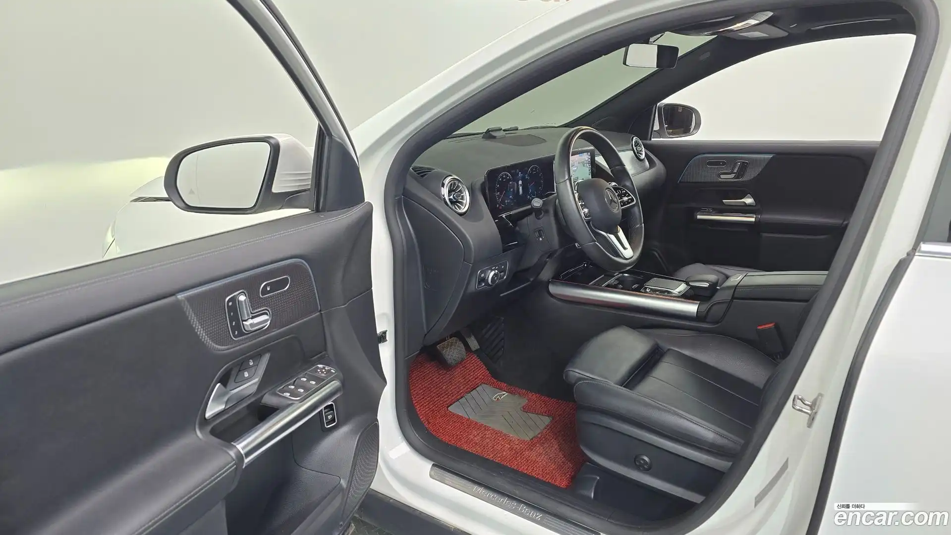 GLA-Class Mercedes-Benz 2021.7-INNER-010