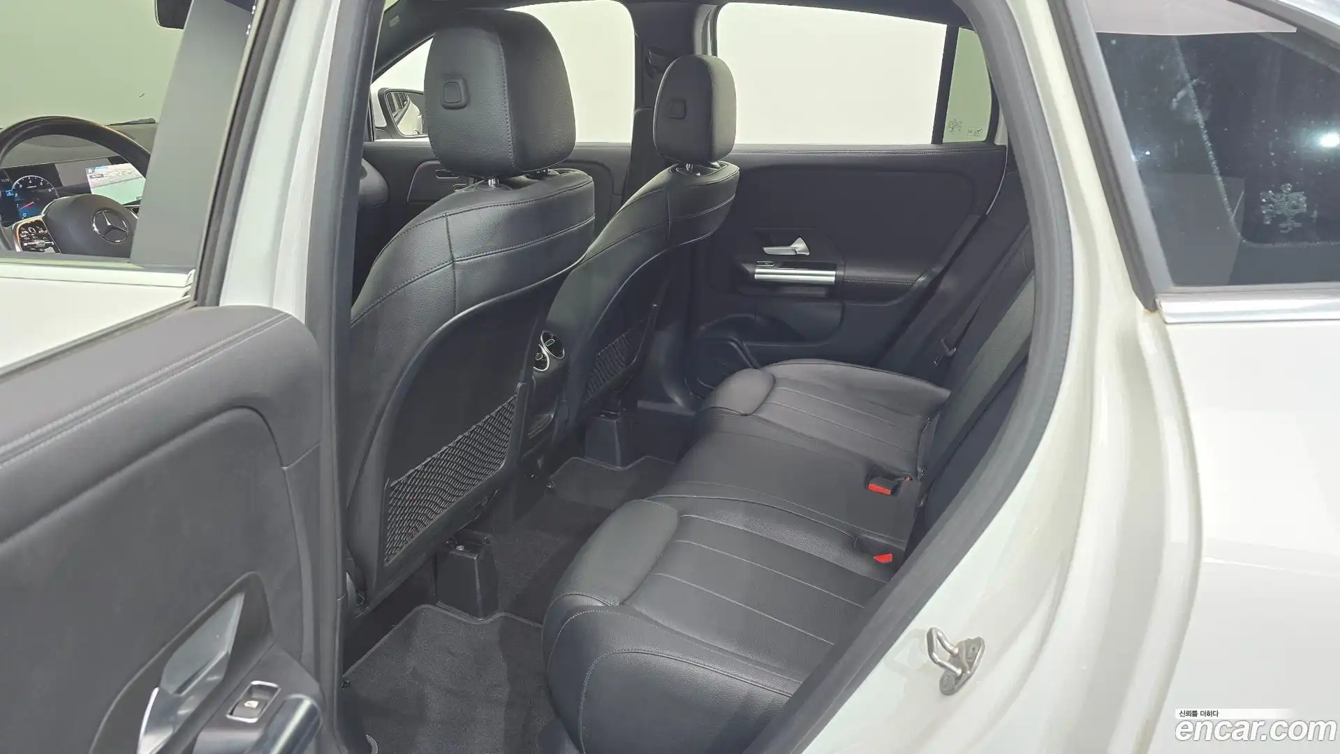 GLA-Class Mercedes-Benz 2021.7-OPTION-015