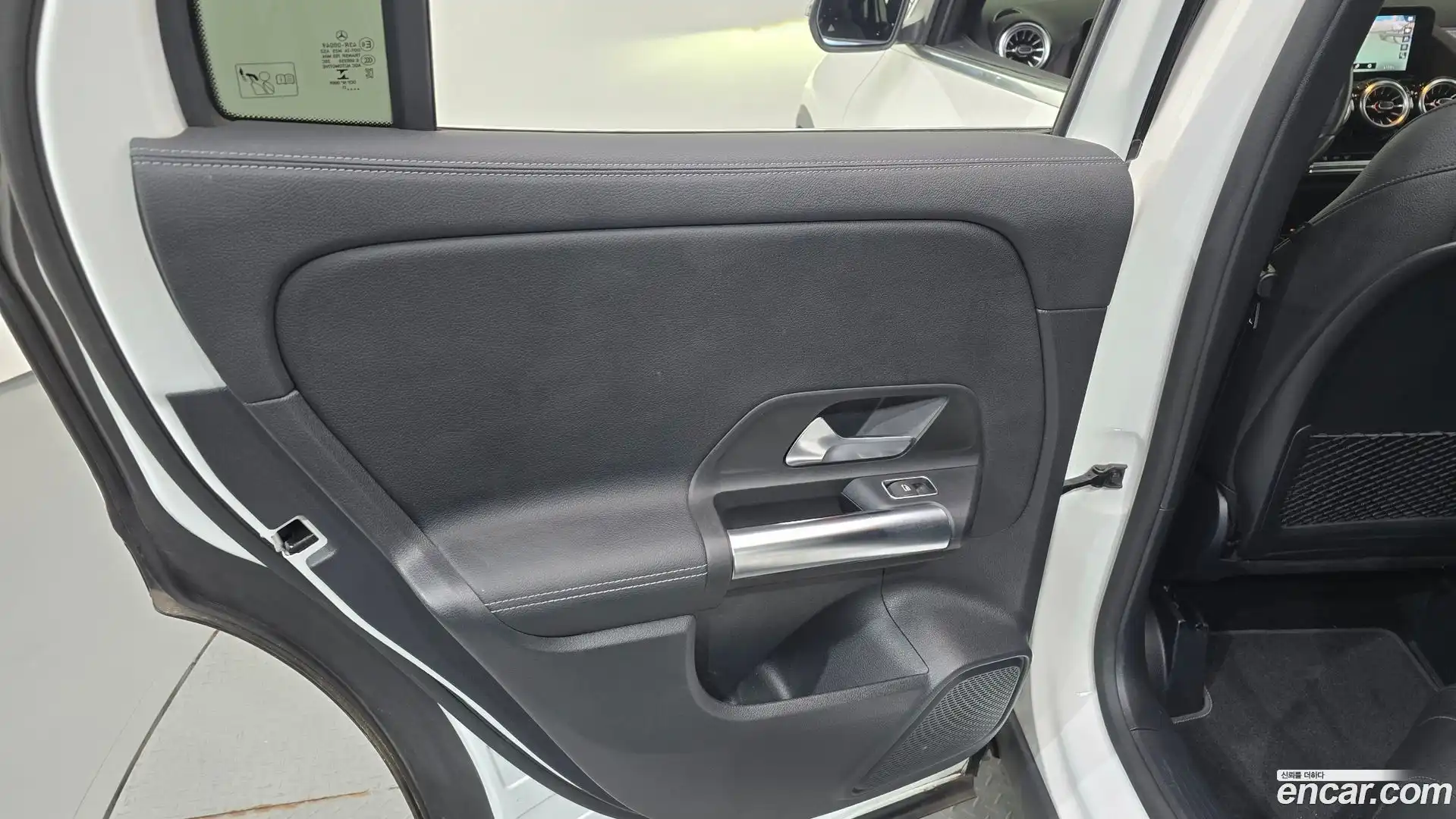 GLA-Class Mercedes-Benz 2021.7-INNER-035