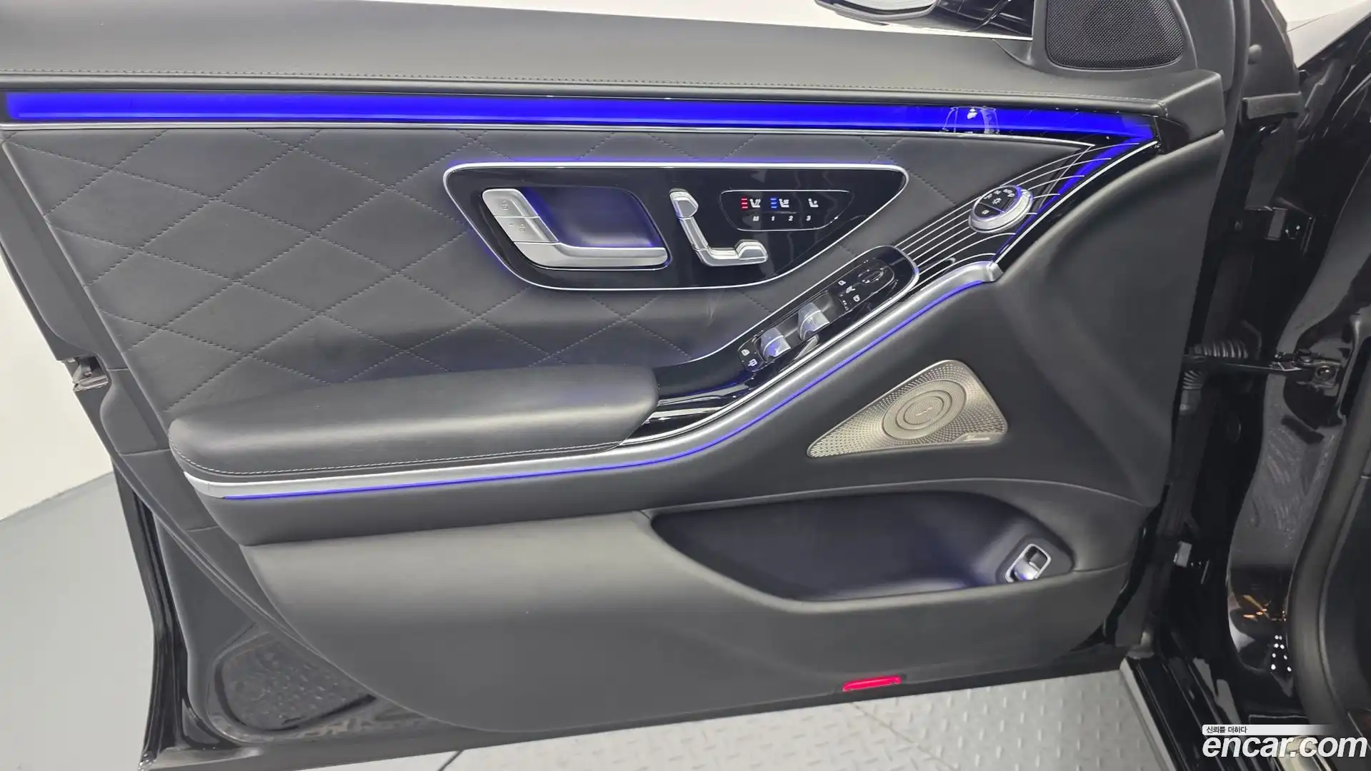 S-Class Mercedes-Benz 2022.3-INNER-034