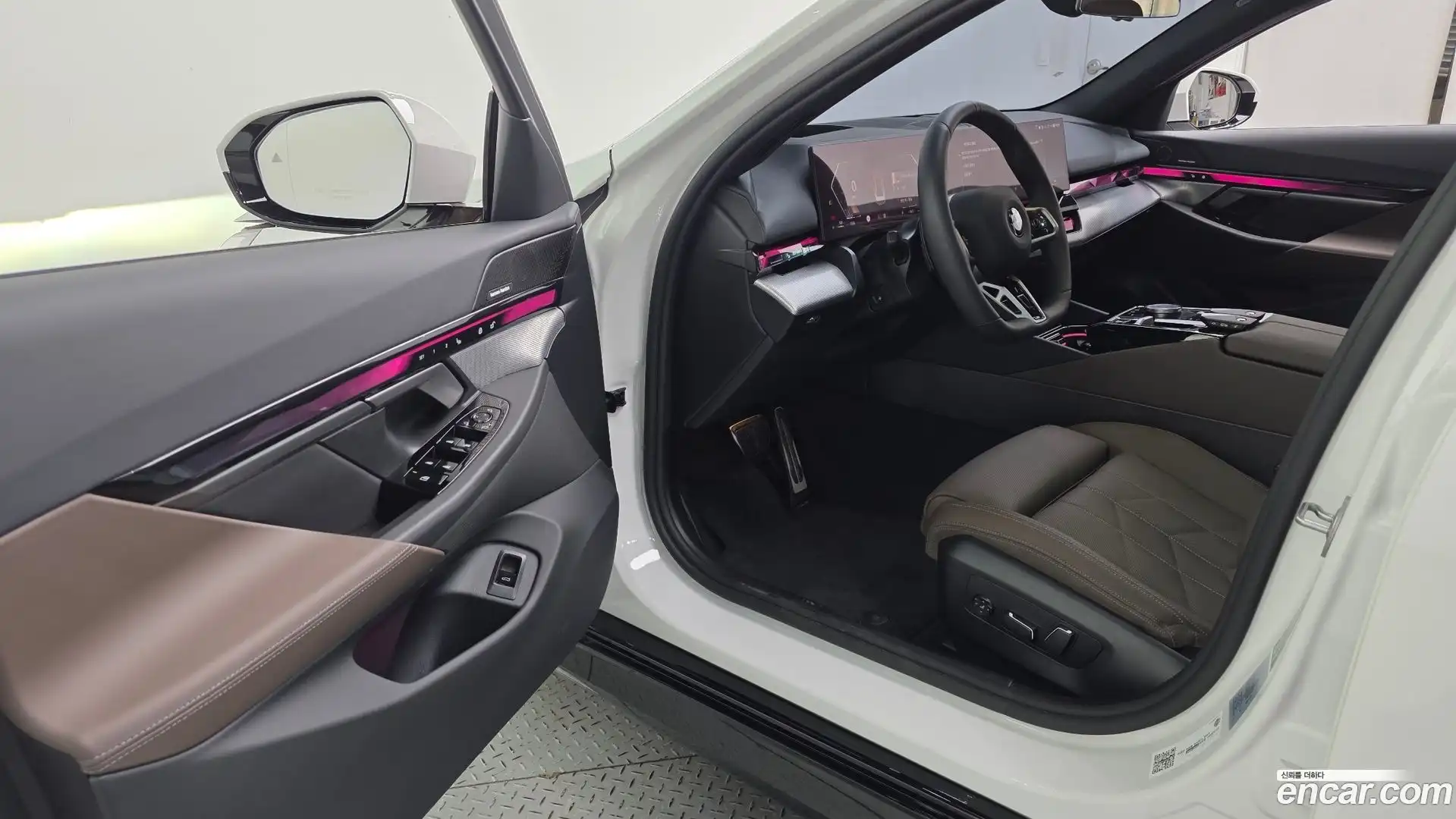 5-Series BMW 2025.9-INNER-010