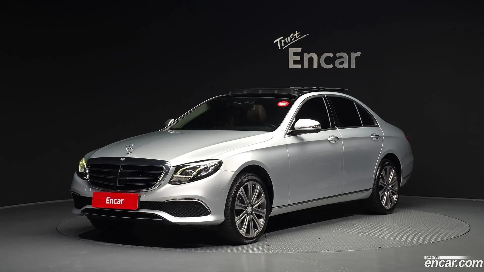 Main__Slider__Photo:E-Class Mercedes-Benz 2017.3-0
