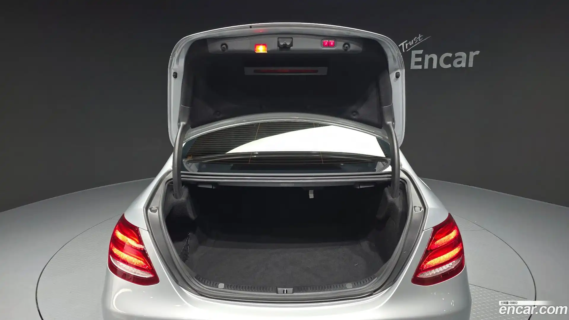 E-Class Mercedes-Benz 2017.3-OPTION-024