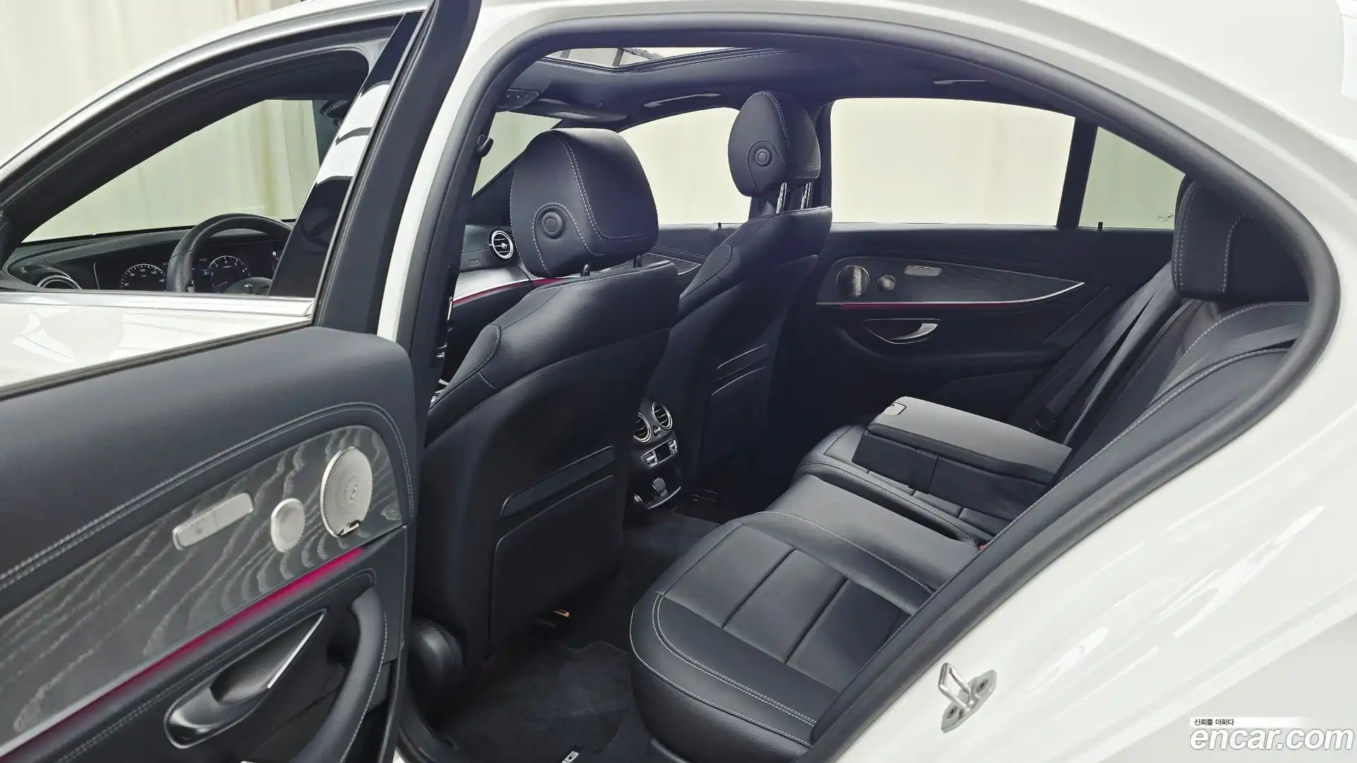 E-Class Mercedes-Benz 2022.5-OPTION-016