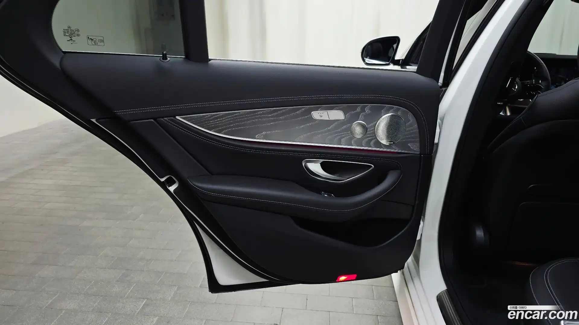 E-Class Mercedes-Benz 2022.5-INNER-035