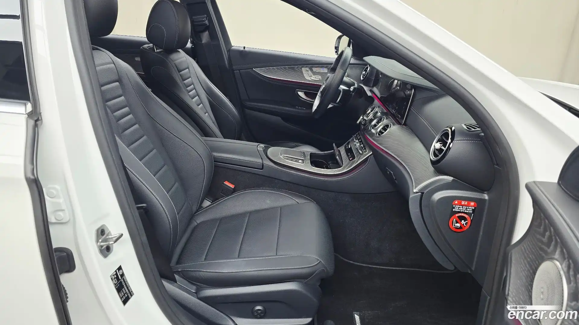 E-Class Mercedes-Benz 2022.5-INNER-036