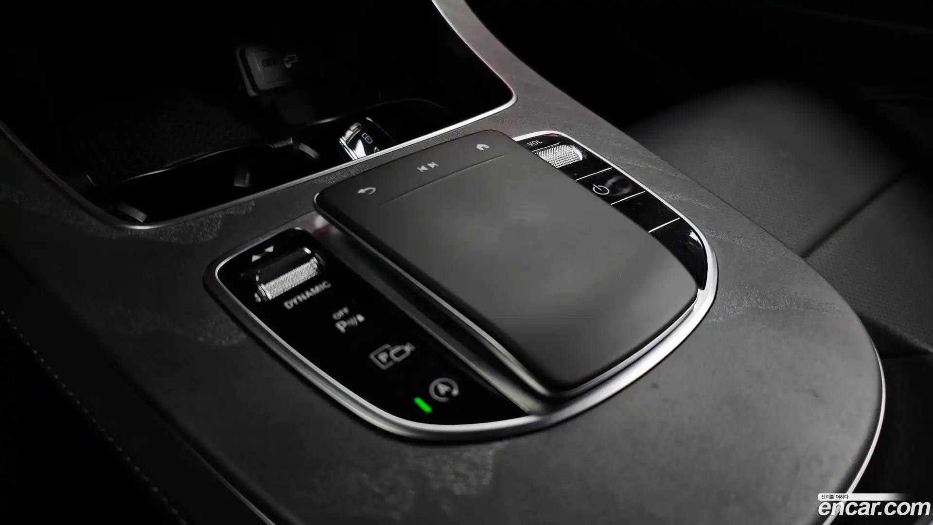 E-Class Mercedes-Benz 2022.5-OPTION-043
