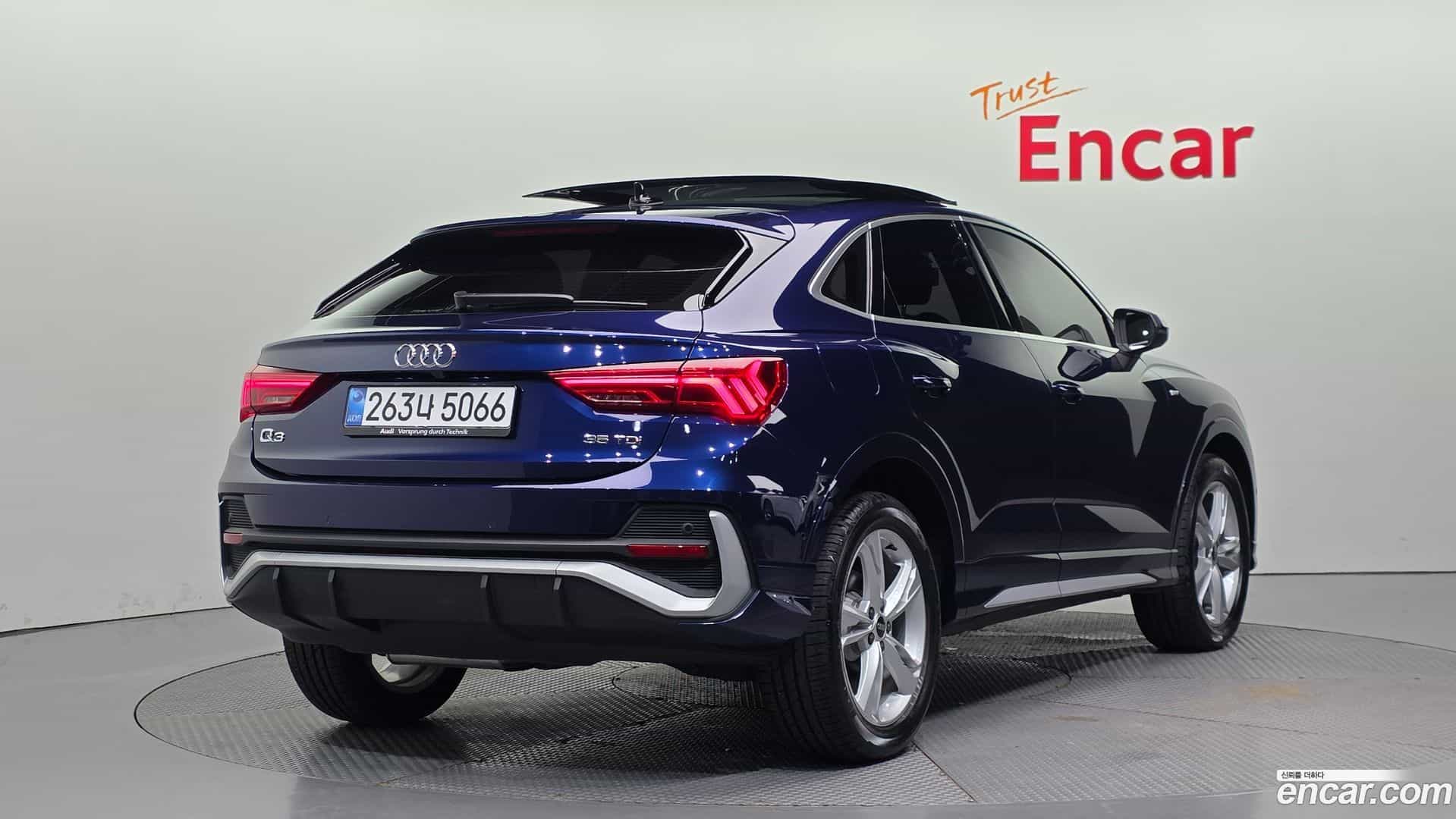 Q3 Audi 2023.11-OUTER-002