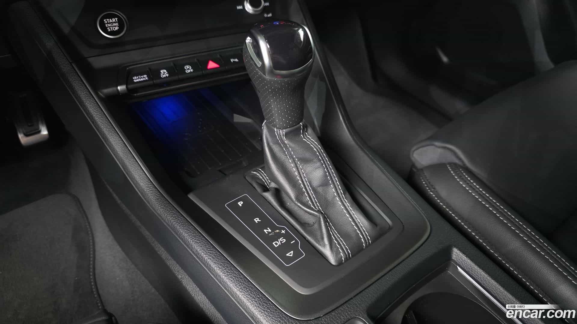 Q3 Audi 2023.11-INNER-009