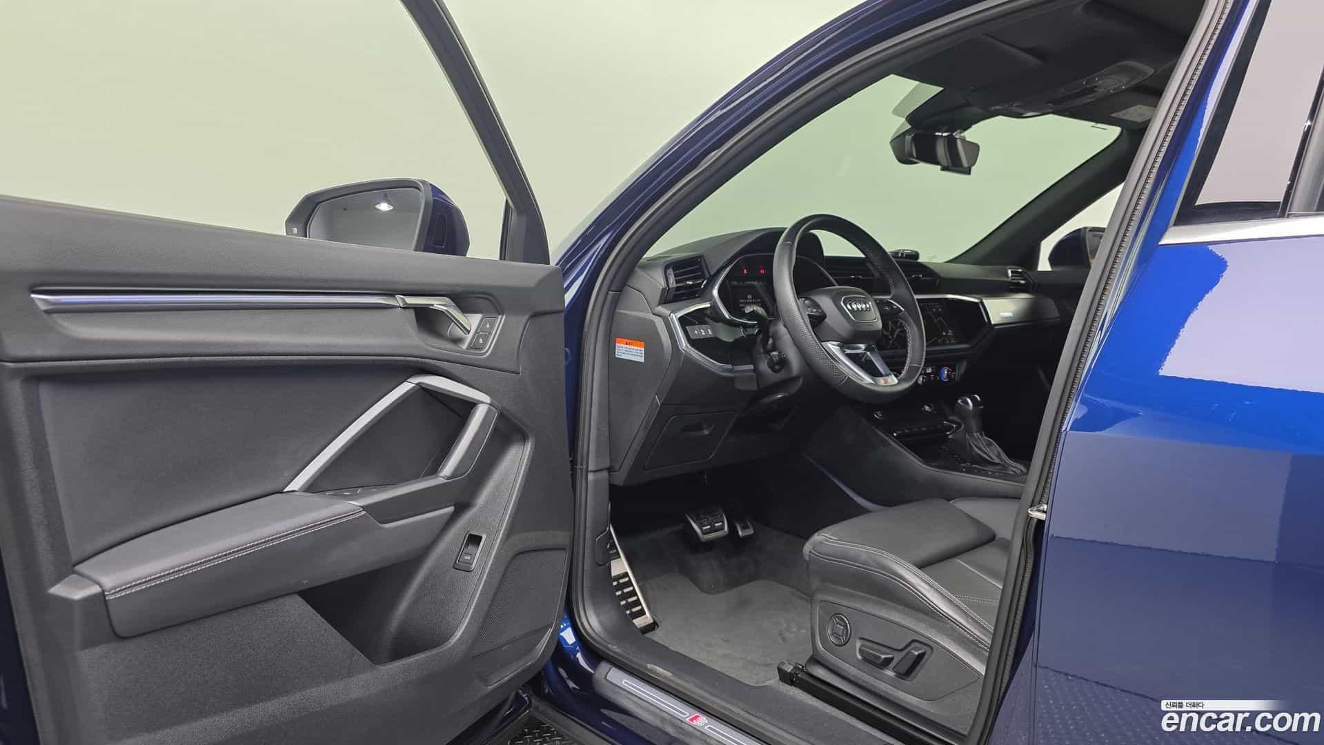 Q3 Audi 2023.11-INNER-010