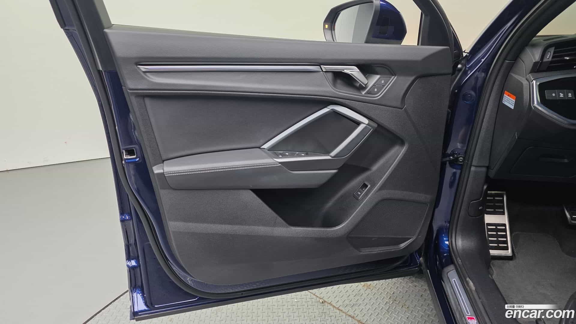 Q3 Audi 2023.11-INNER-034