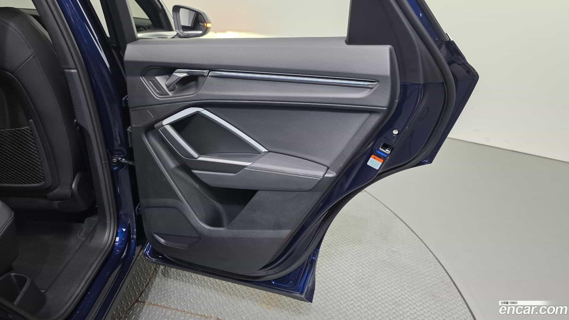 Q3 Audi 2023.11-INNER-035