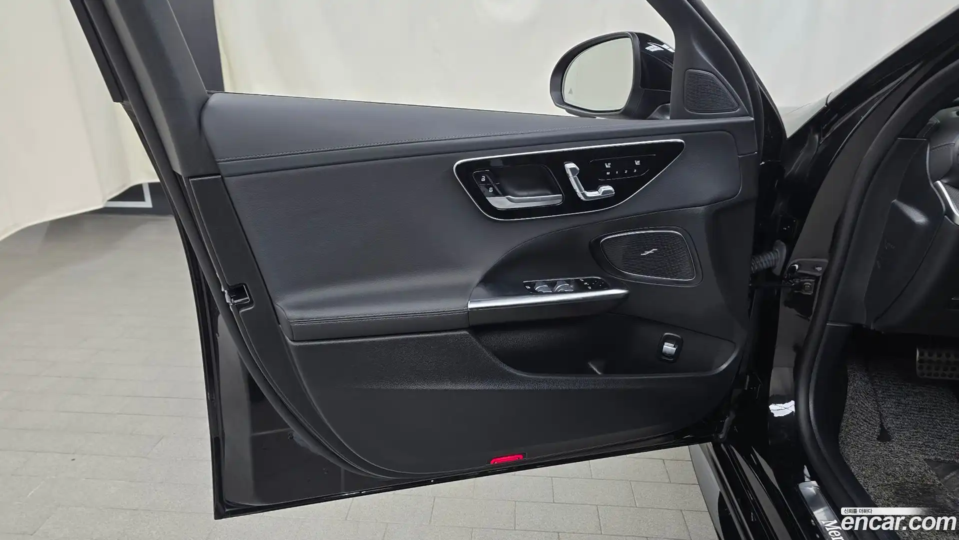 C-Class Mercedes-Benz 2024.2-INNER-034