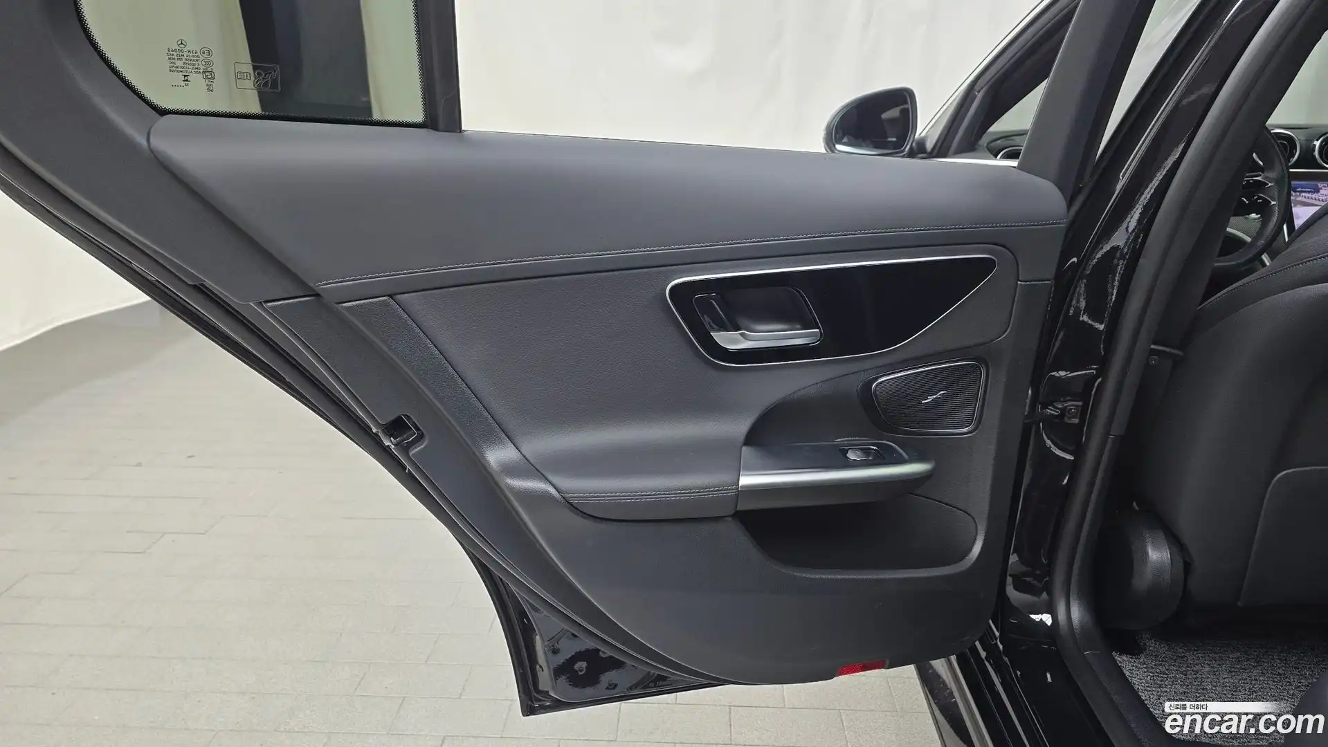 C-Class Mercedes-Benz 2024.2-INNER-035