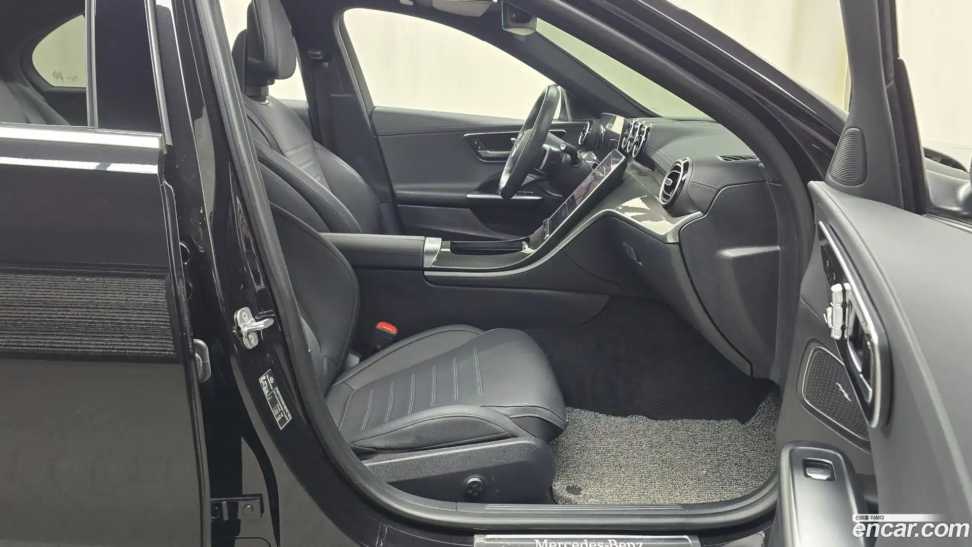 C-Class Mercedes-Benz 2024.2-INNER-036