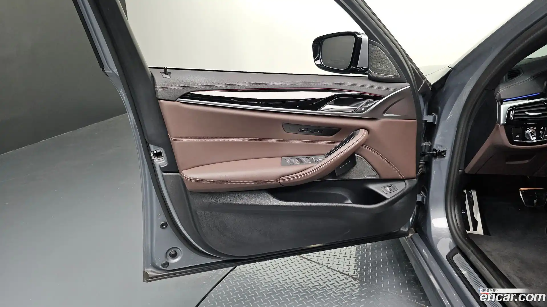 5-Series BMW 2023.0-INNER-034