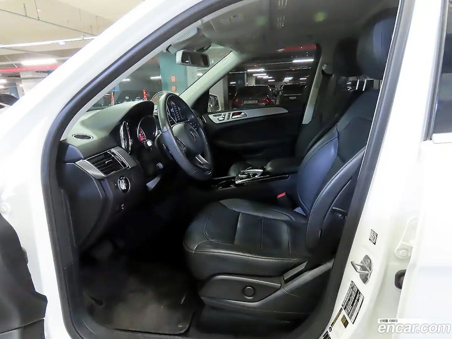 GLE-Class Mercedes-Benz 2018.10-OUTER-006