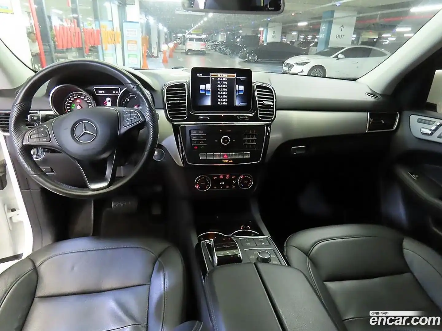 GLE-Class Mercedes-Benz 2018.10-INNER-010