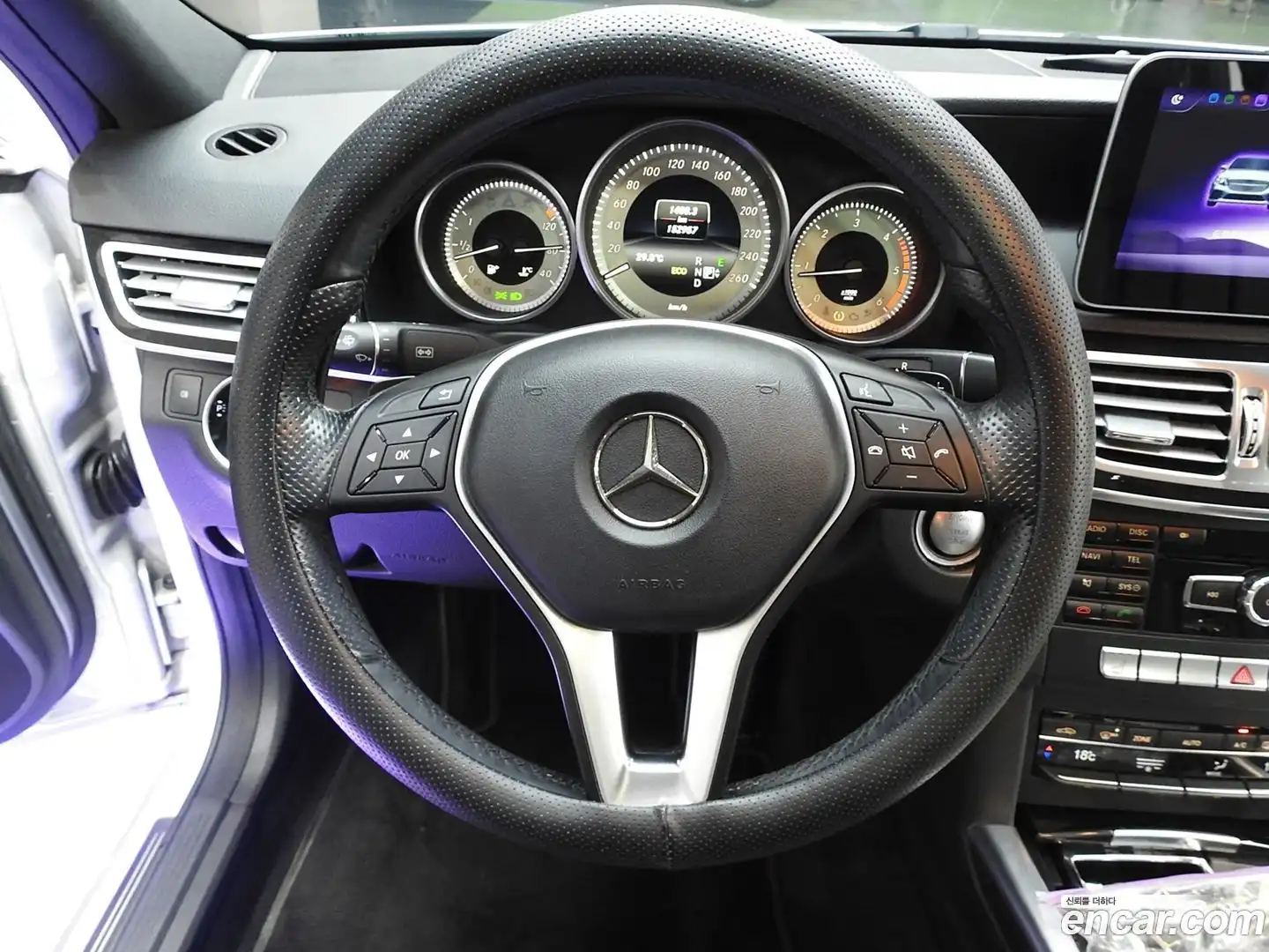 E-Class Mercedes-Benz 2015.1-INNER-009