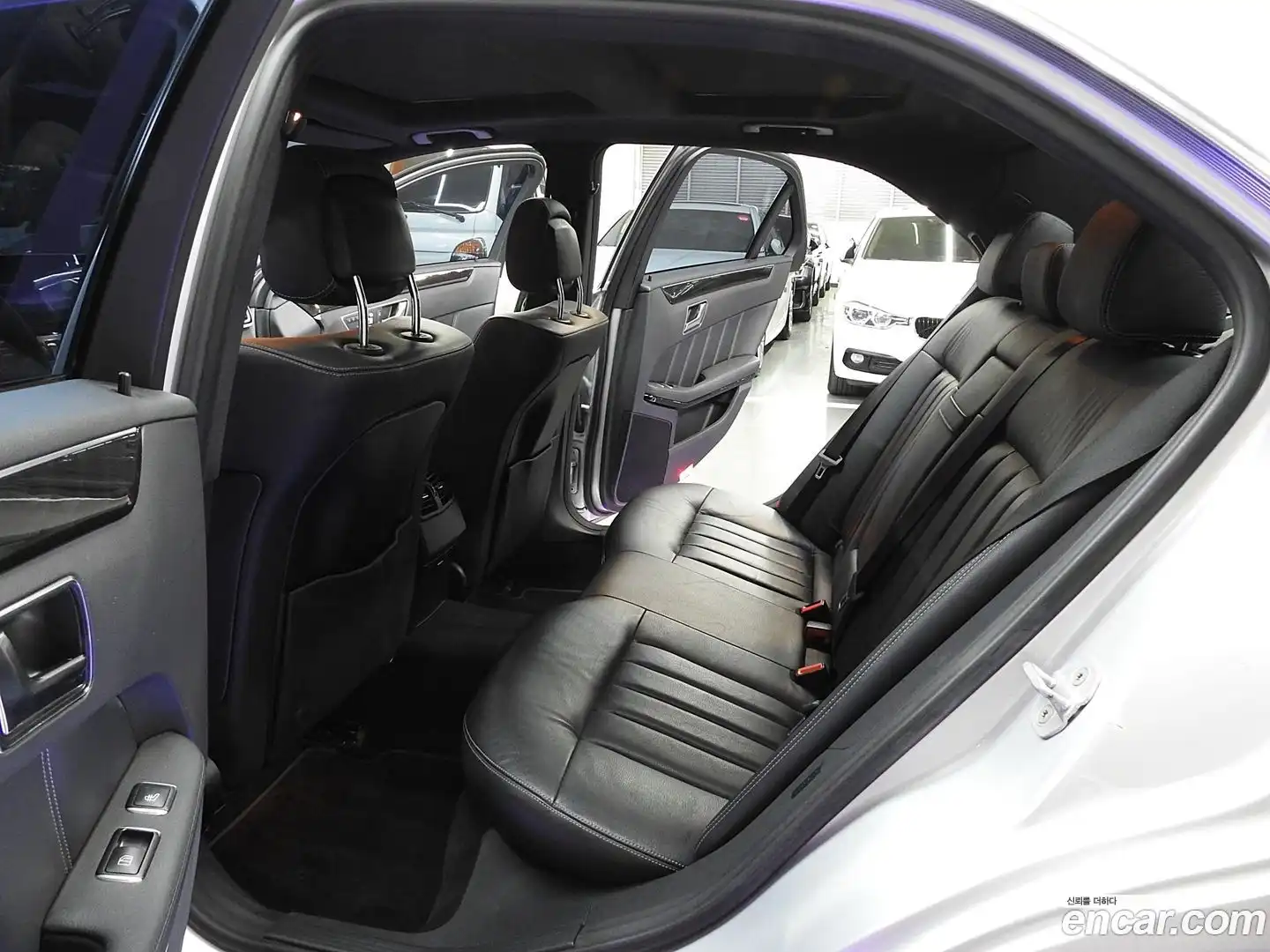 E-Class Mercedes-Benz 2015.1-OPTION-015