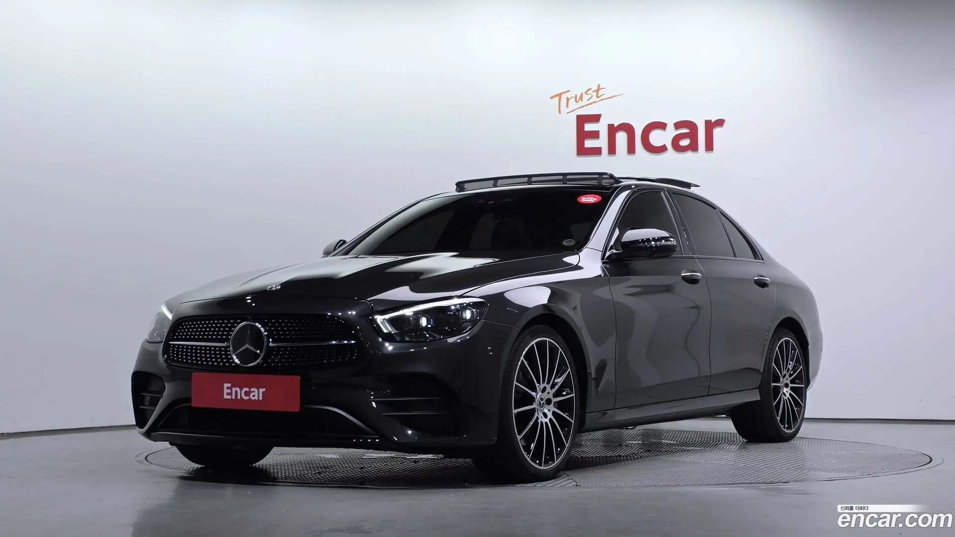 Main__Slider__Photo:E-Class Mercedes-Benz 2022.11-0