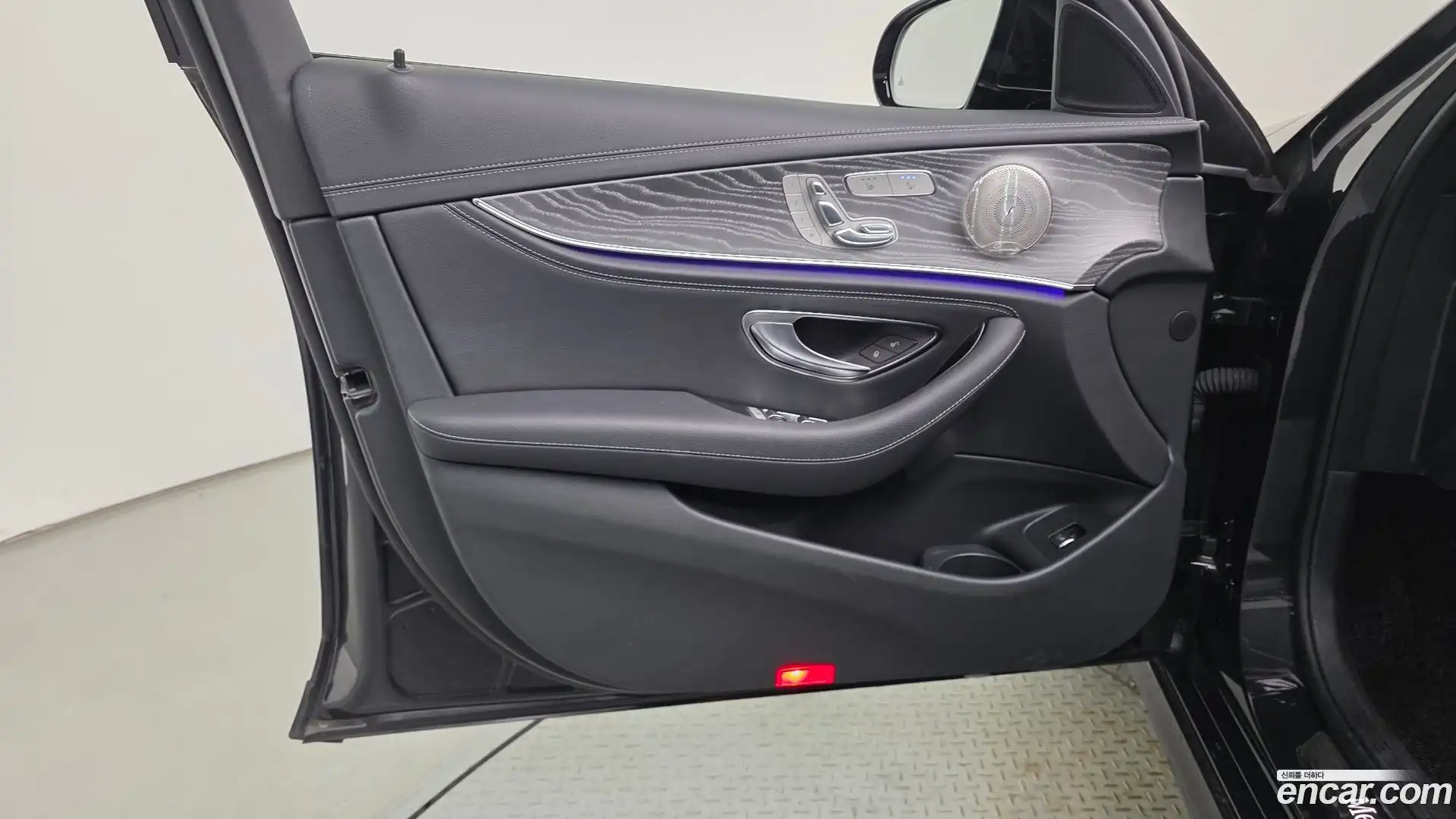 E-Class Mercedes-Benz 2022.11-INNER-034
