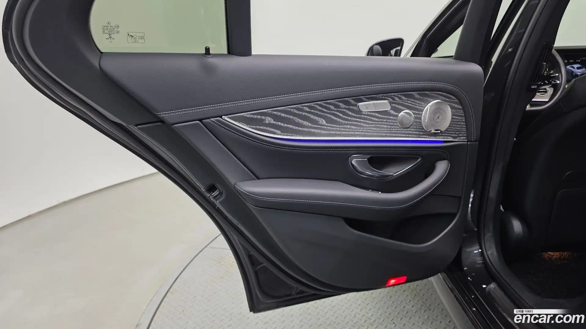 E-Class Mercedes-Benz 2022.11-INNER-035