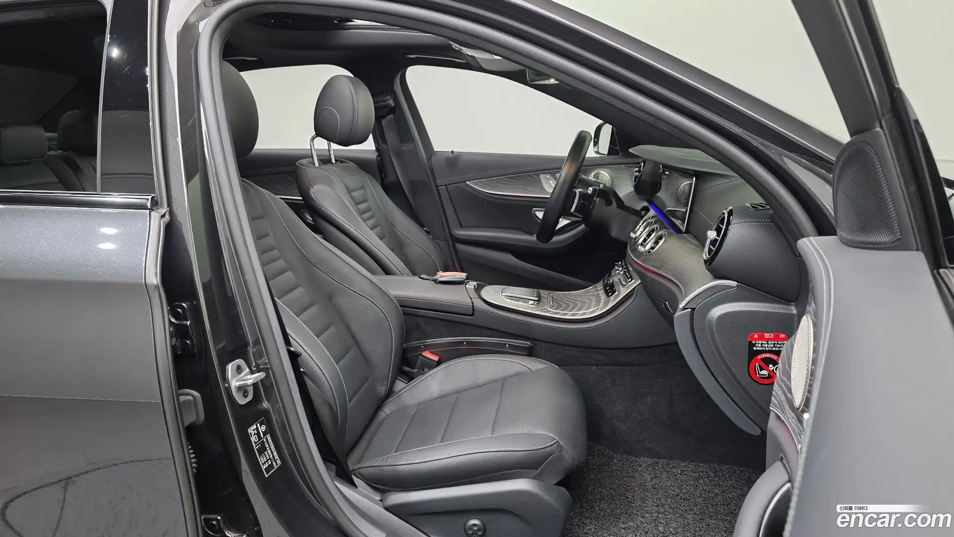 E-Class Mercedes-Benz 2022.11-INNER-036