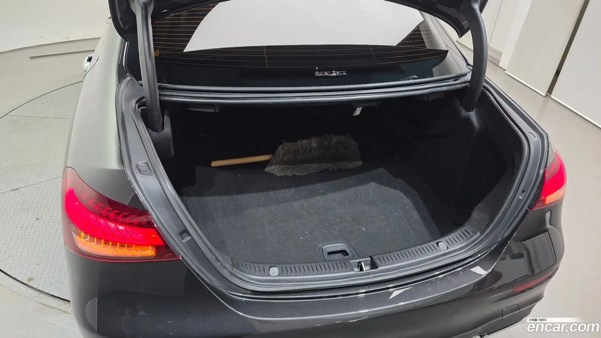 E-Class Mercedes-Benz 2022.11-OPTION-044