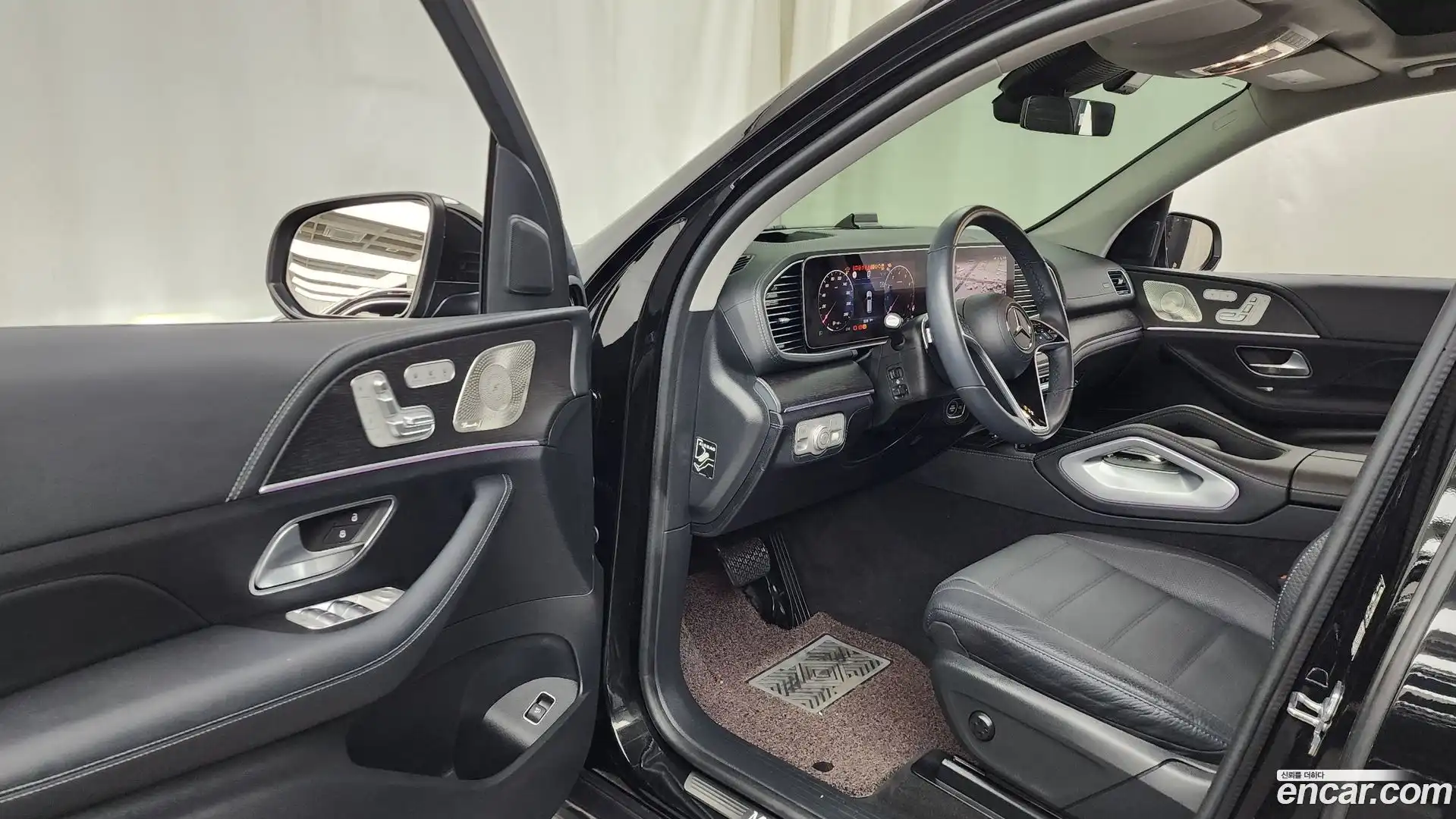 GLE-Class Mercedes-Benz 2024.7-INNER-010