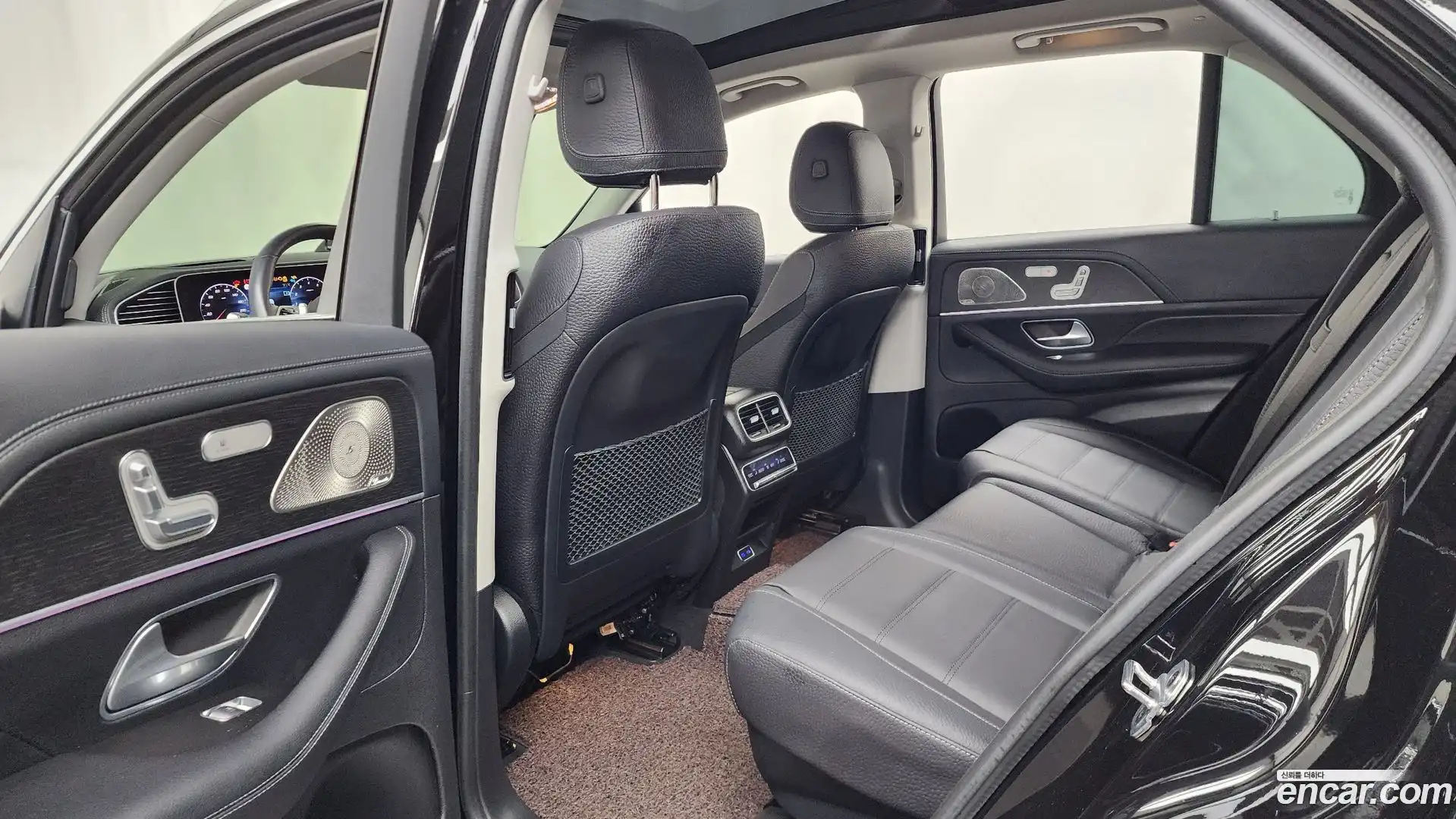 GLE-Class Mercedes-Benz 2024.7-INNER-036
