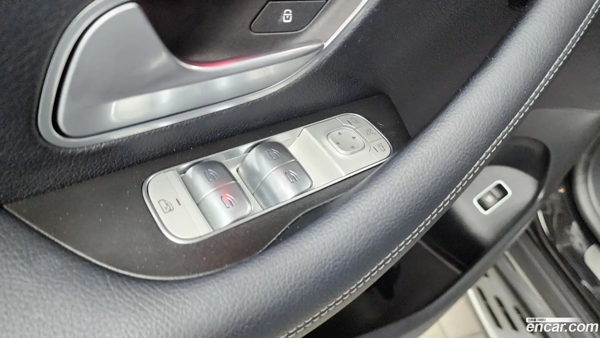 GLE-Class Mercedes-Benz 2024.7-OPTION-042