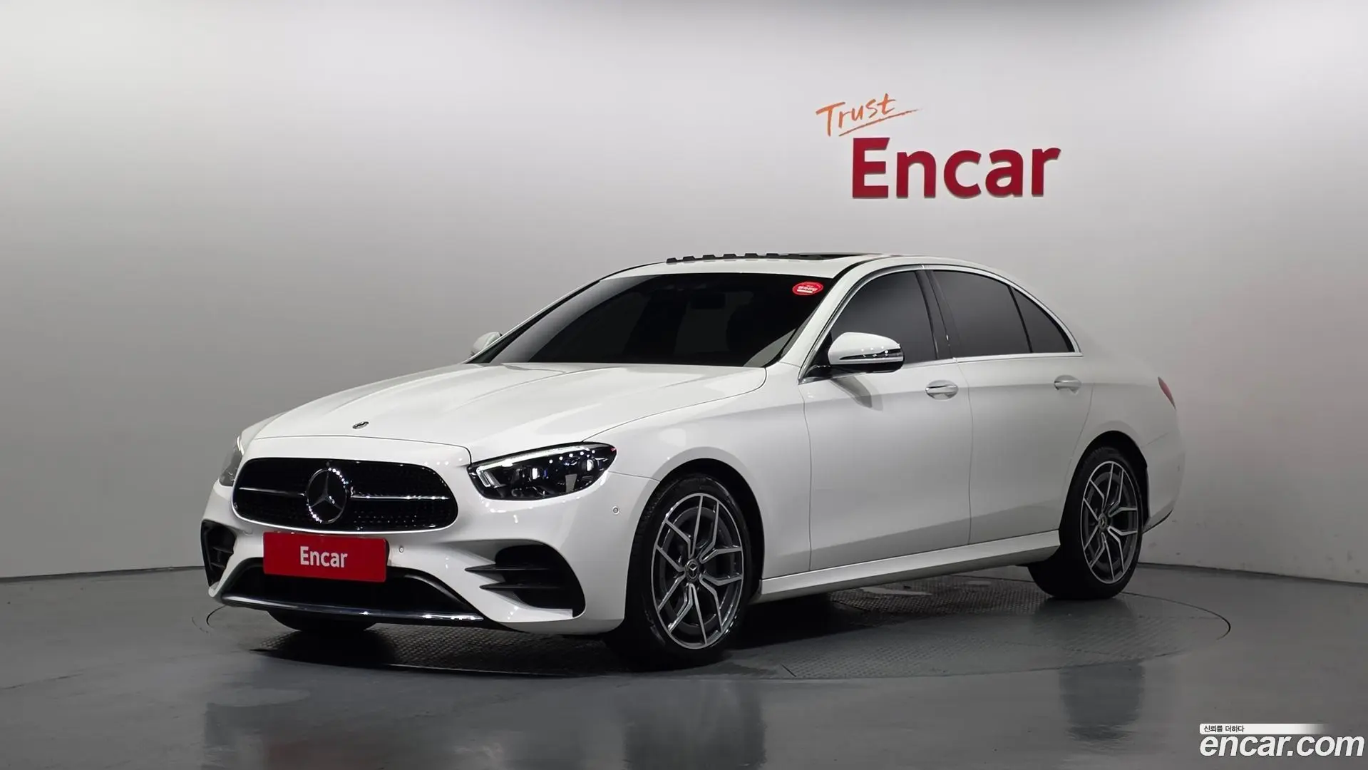 Main__Slider__Photo:E-Class Mercedes-Benz 2020.9-0