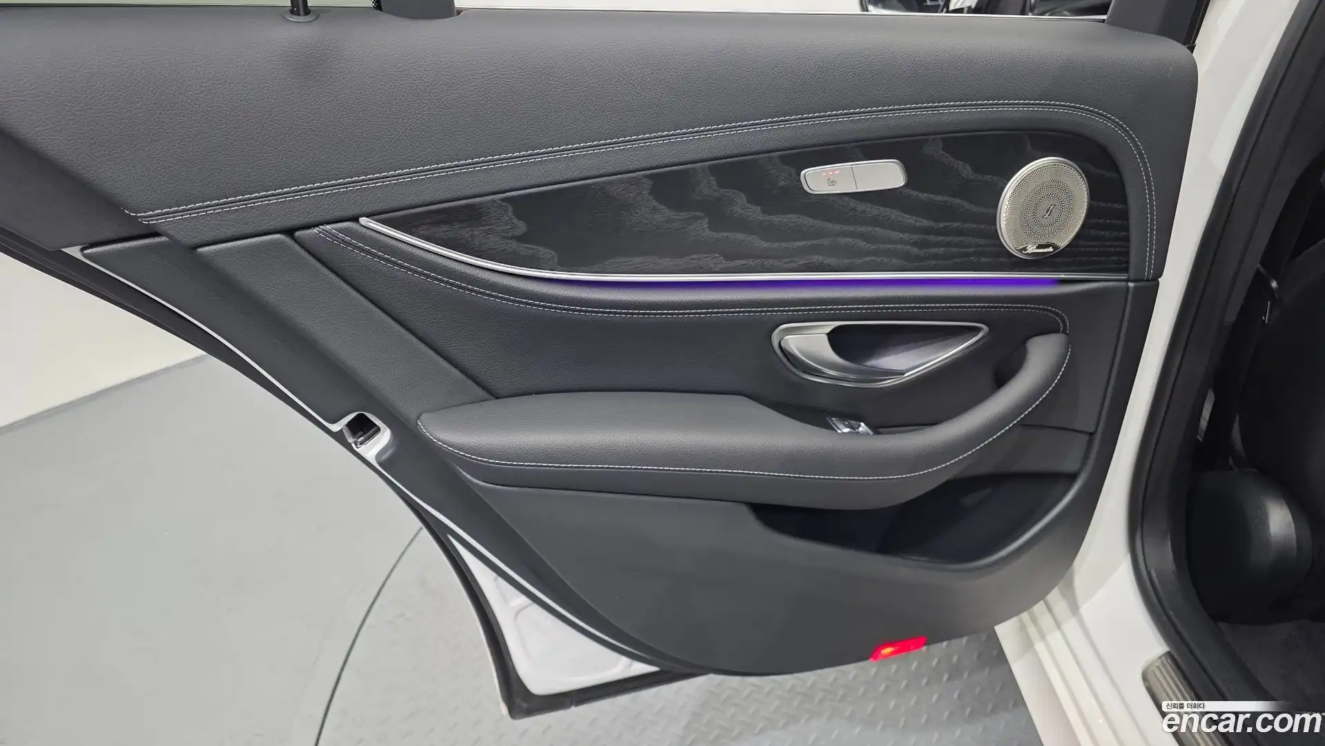 E-Class Mercedes-Benz 2020.9-INNER-035