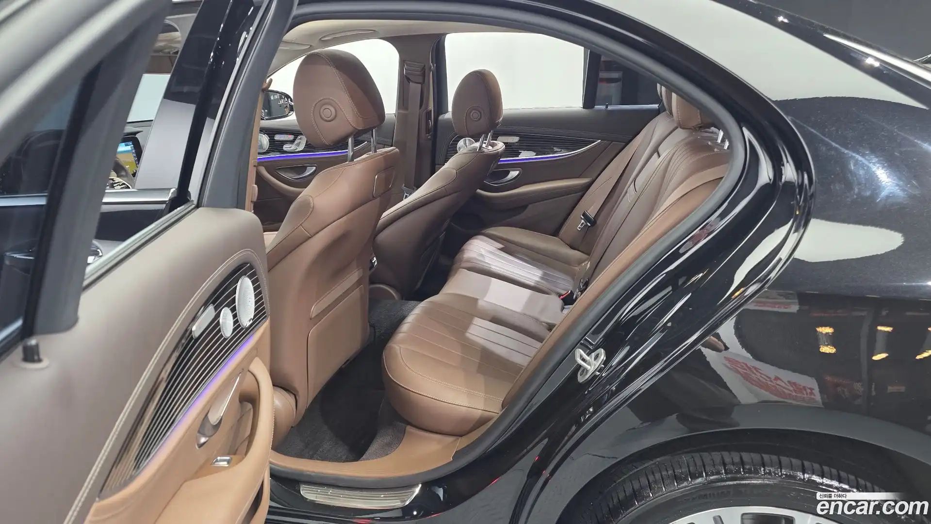 E-Class Mercedes-Benz 2020.8-OPTION-015