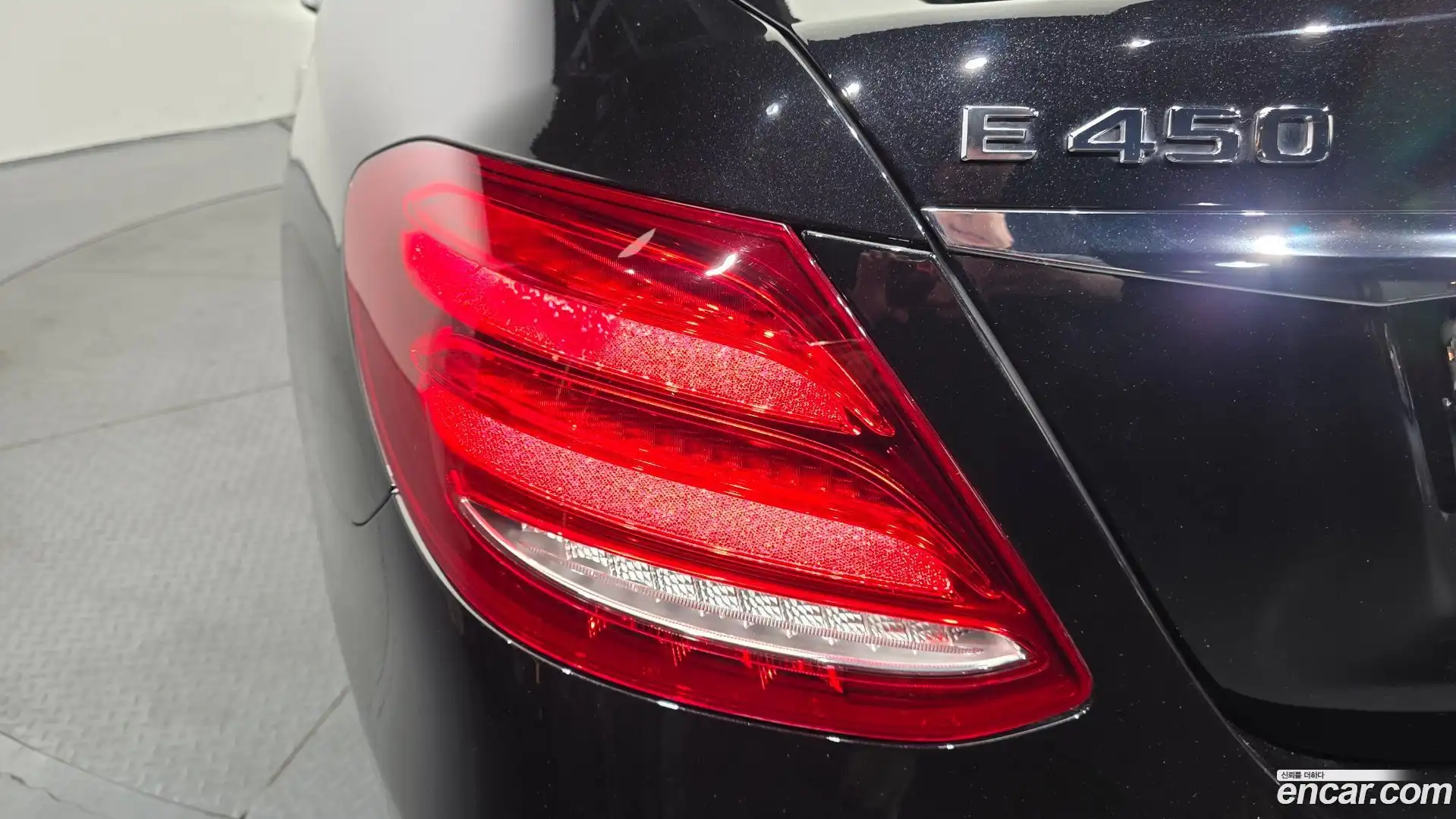 E-Class Mercedes-Benz 2020.8-OUTER-033