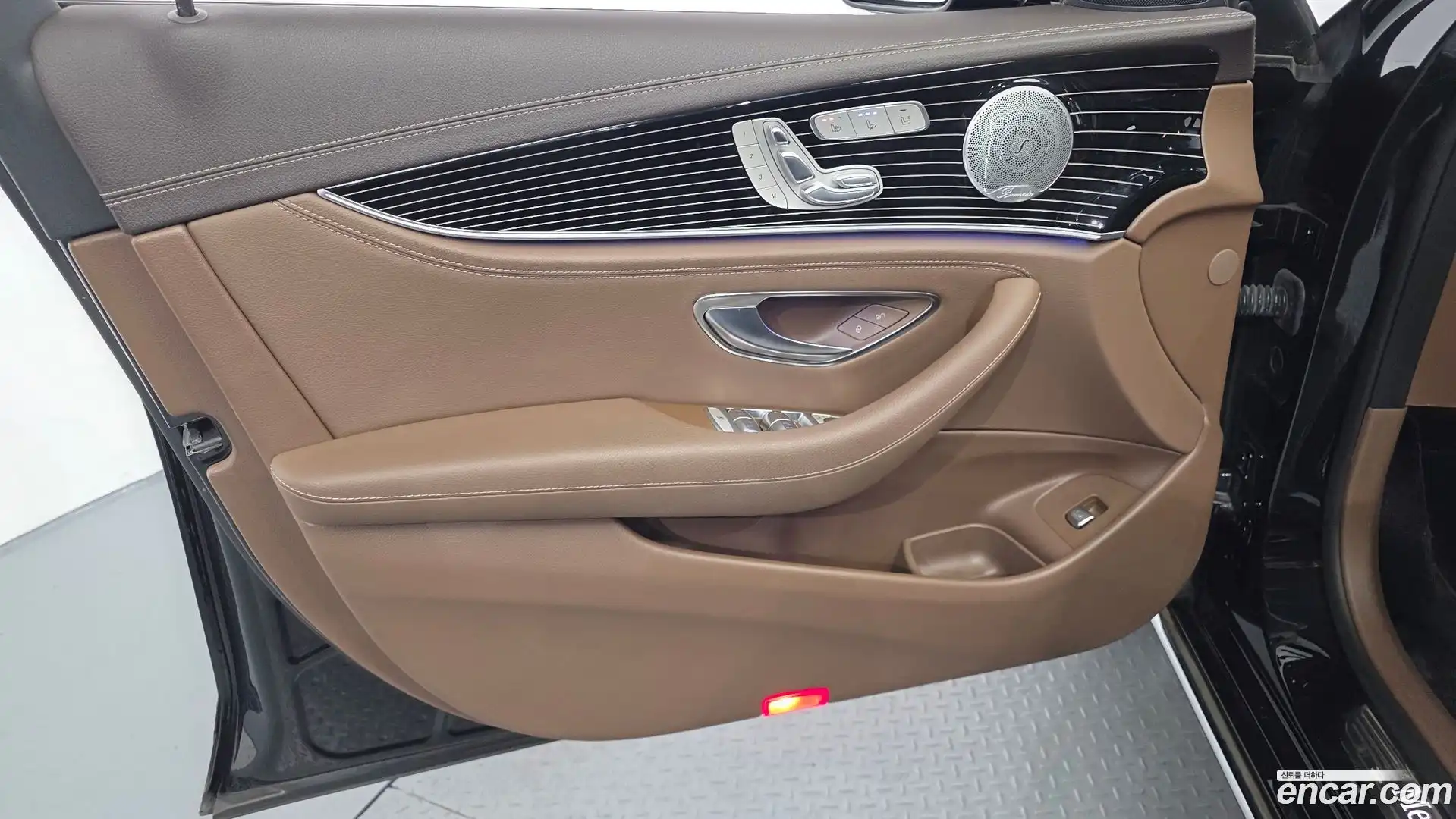 E-Class Mercedes-Benz 2020.8-INNER-034