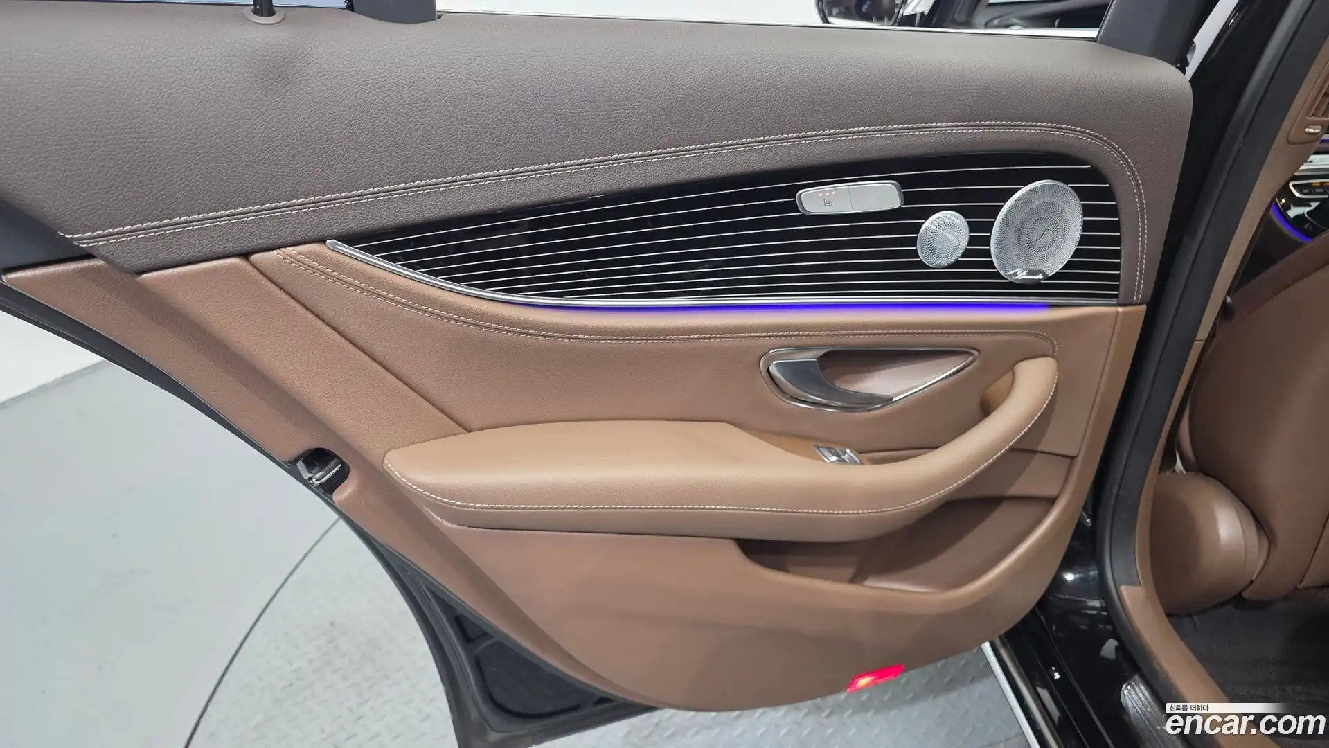 E-Class Mercedes-Benz 2020.8-INNER-035