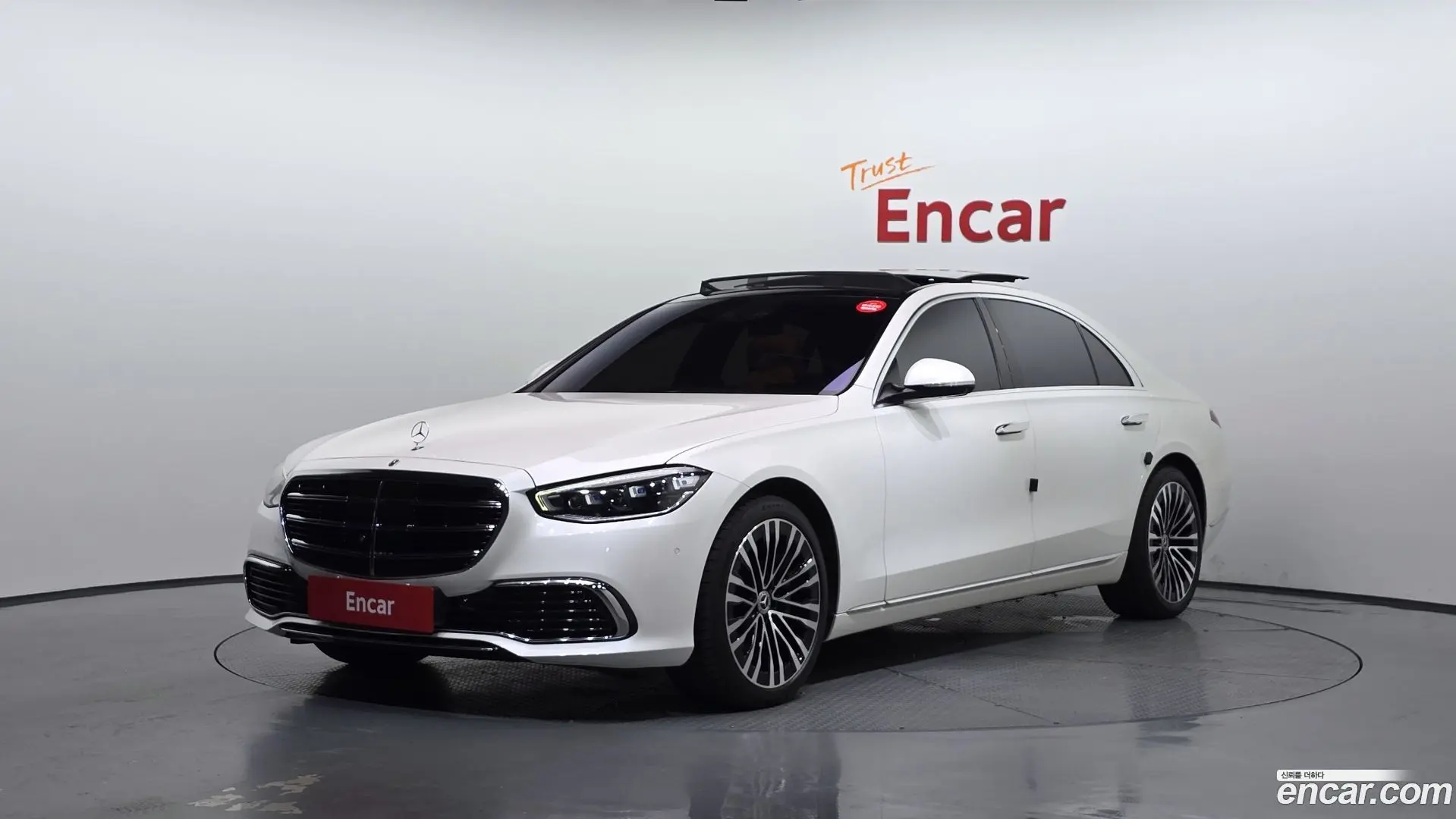Main__Slider__Photo:S-Class Mercedes-Benz 2021.6-0