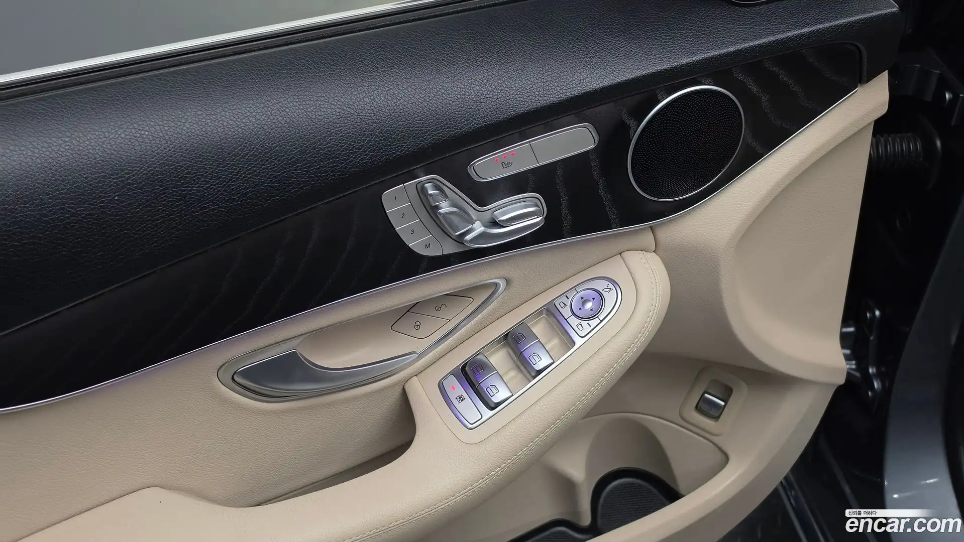 C-Class Mercedes-Benz 2019.5-OPTION-023