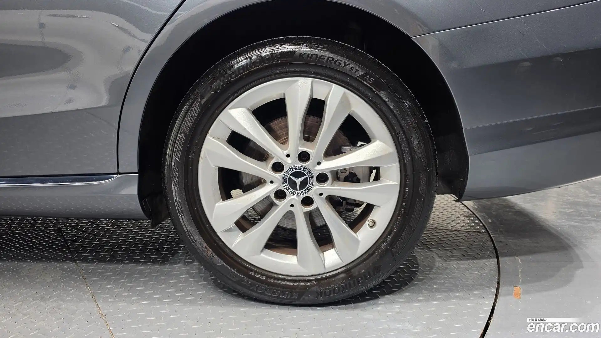 C-Class Mercedes-Benz 2019.5-OUTER-031