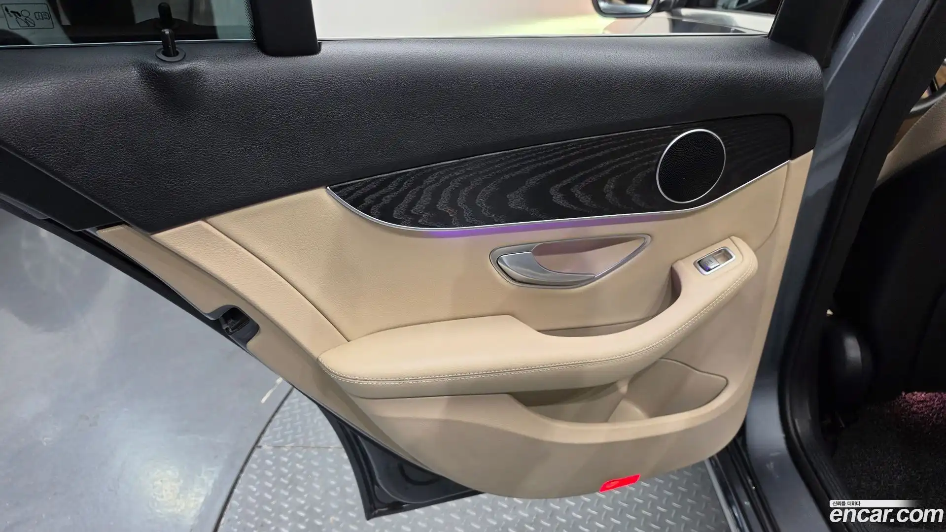 C-Class Mercedes-Benz 2019.5-INNER-035