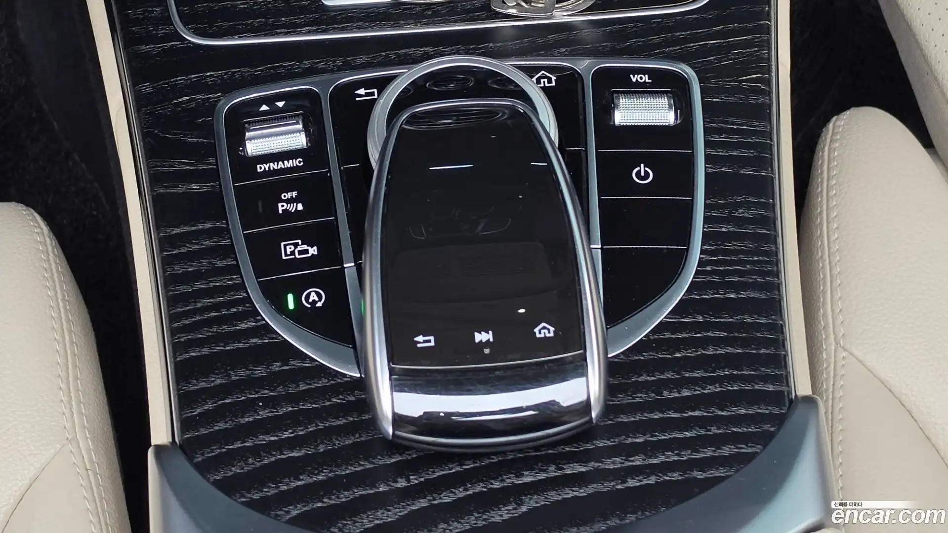 C-Class Mercedes-Benz 2019.5-OPTION-040