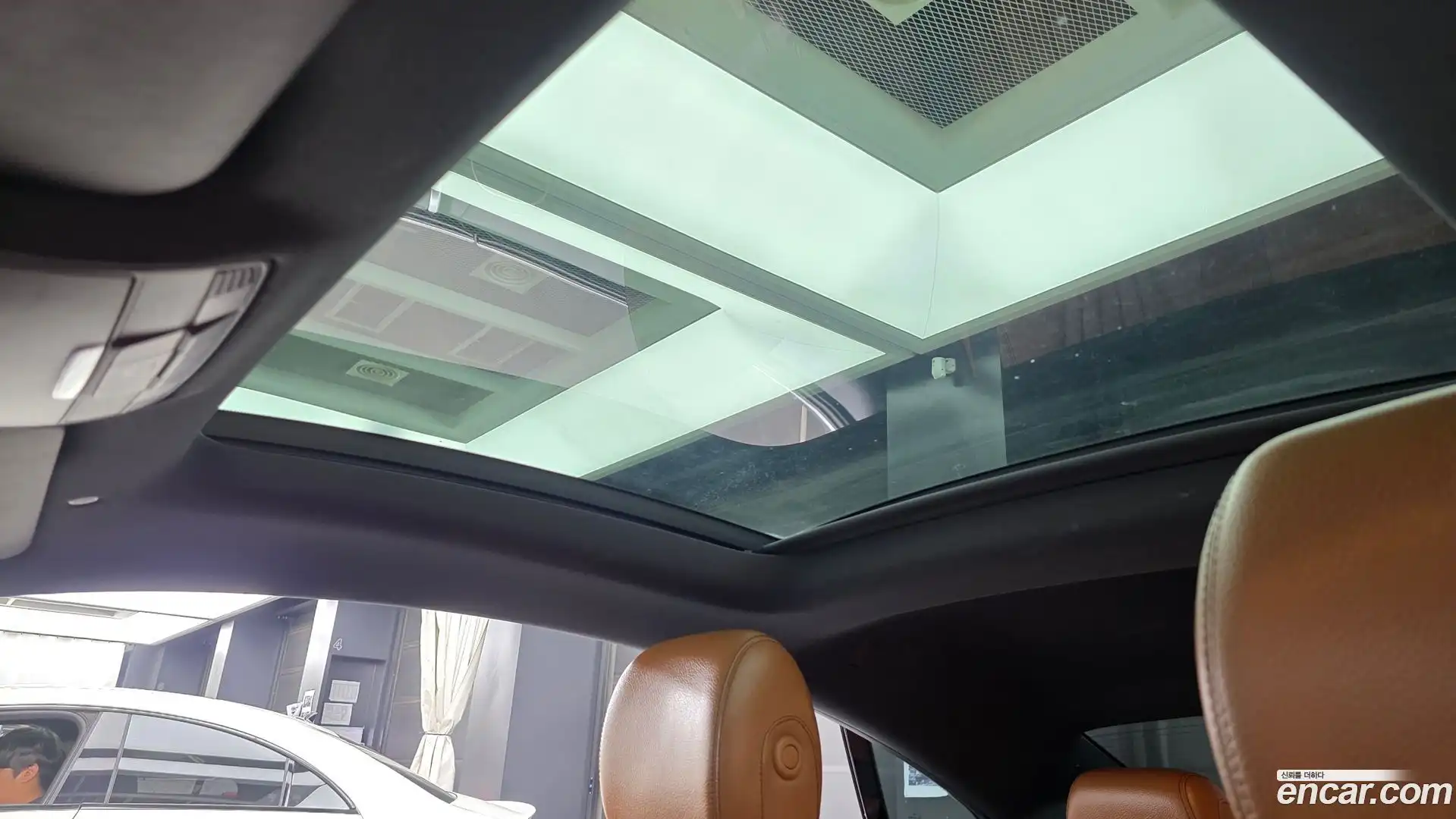E-Class Mercedes-Benz 2018.10-OPTION-021