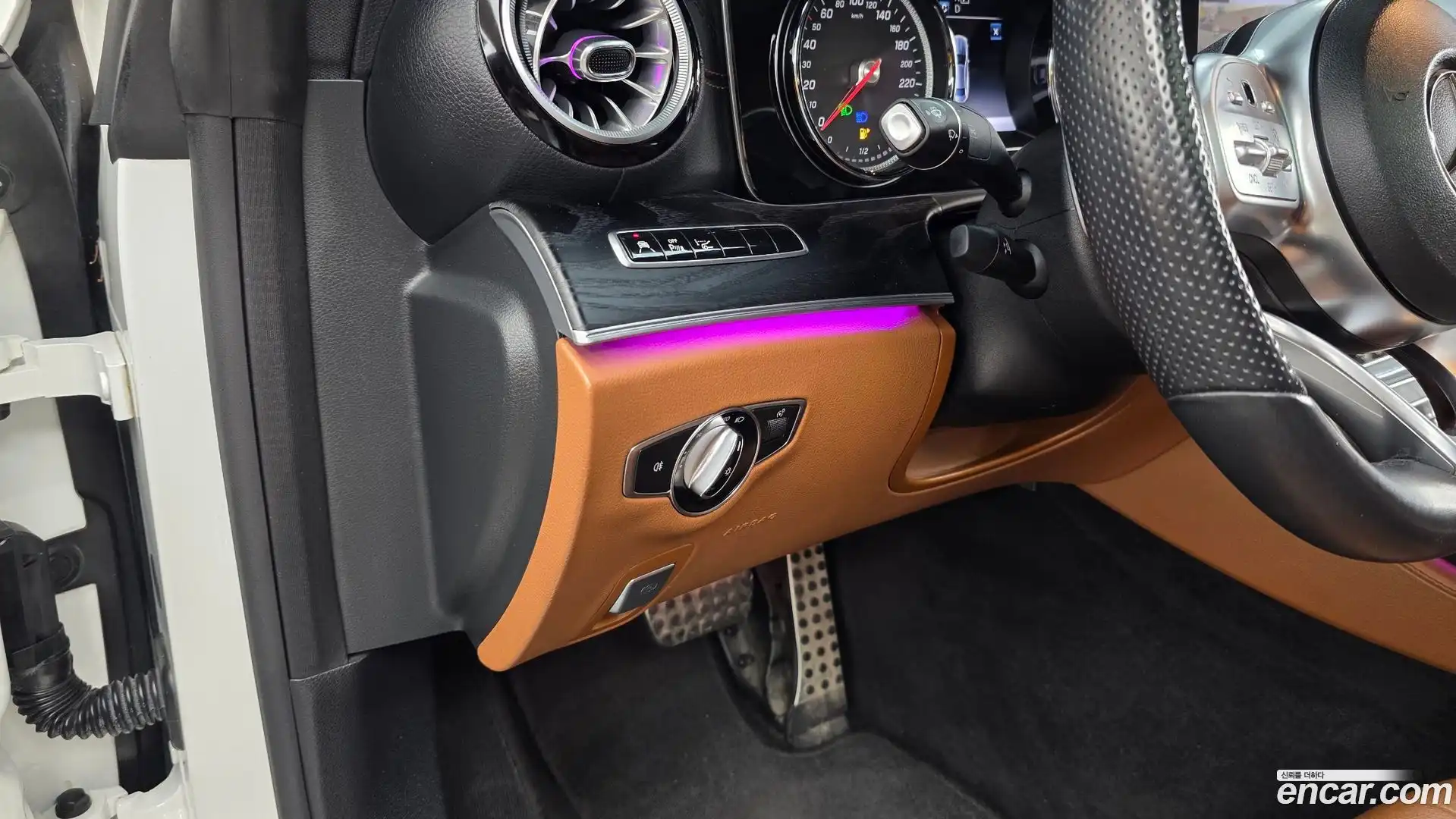 E-Class Mercedes-Benz 2018.10-OPTION-023
